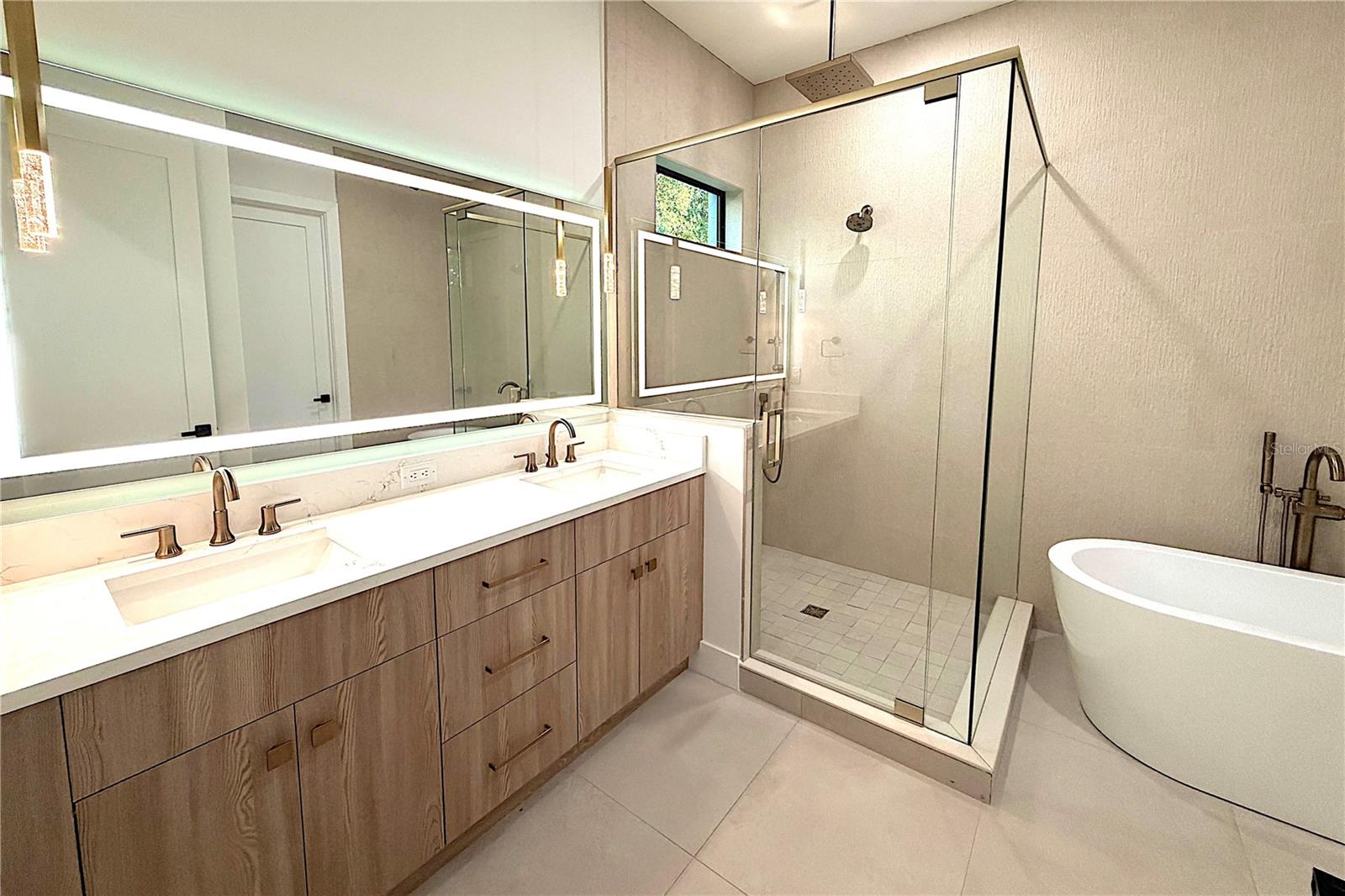 Listing photo id 8 for 7405 Alvina Street