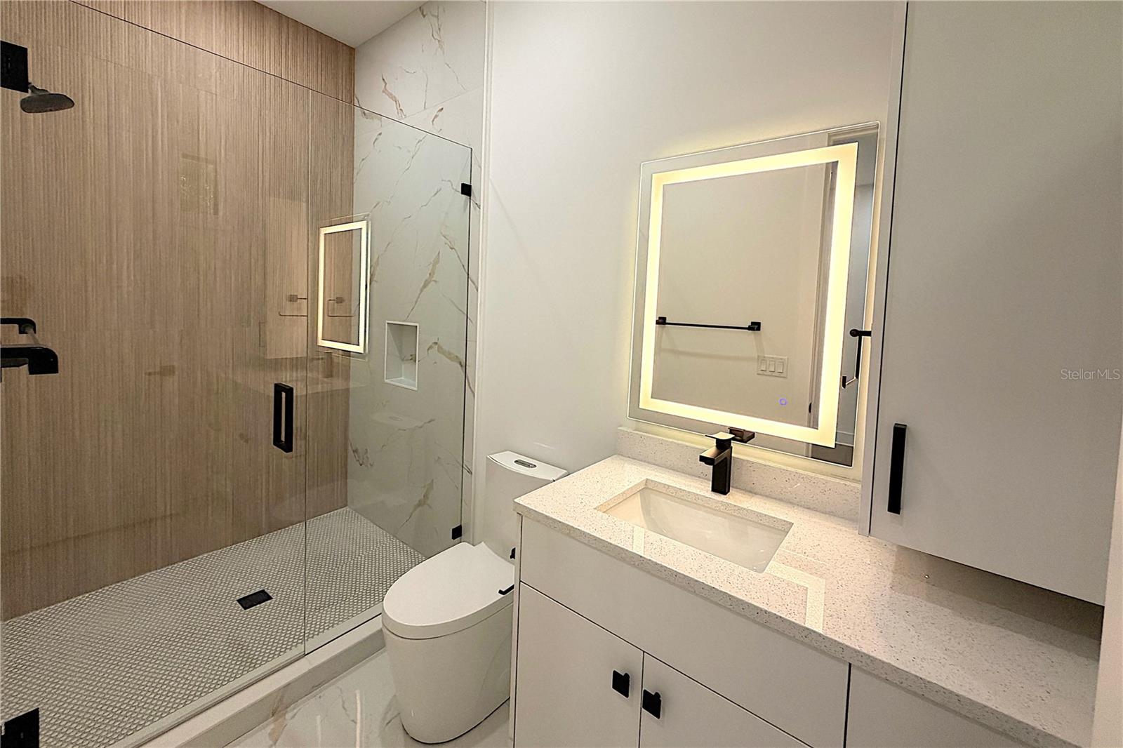Listing photo id 15 for 7405 Alvina Street