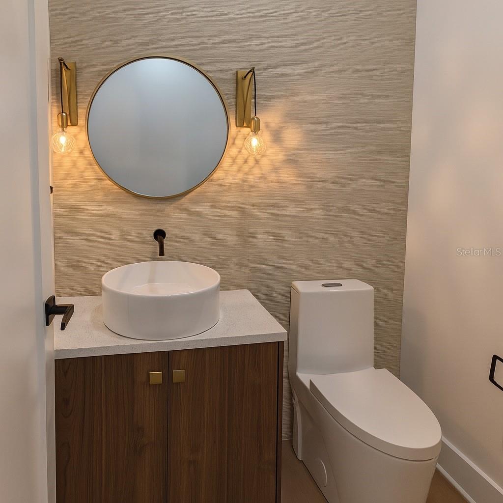 Listing photo id 16 for 7405 Alvina Street