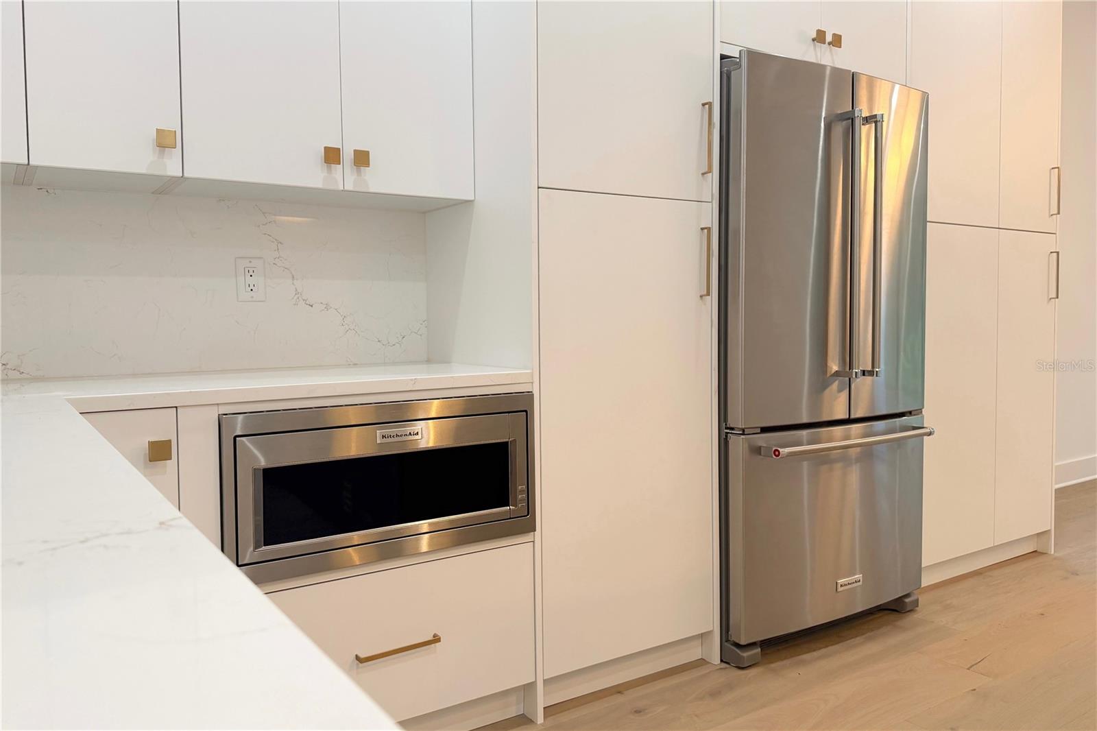 Listing photo id 4 for 7405 Alvina Street