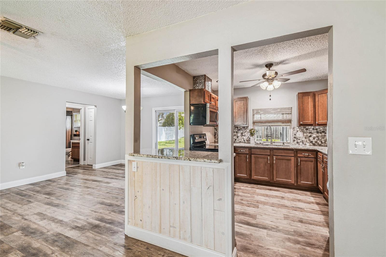 Image 12 of 43 For 11544 Linden Drive