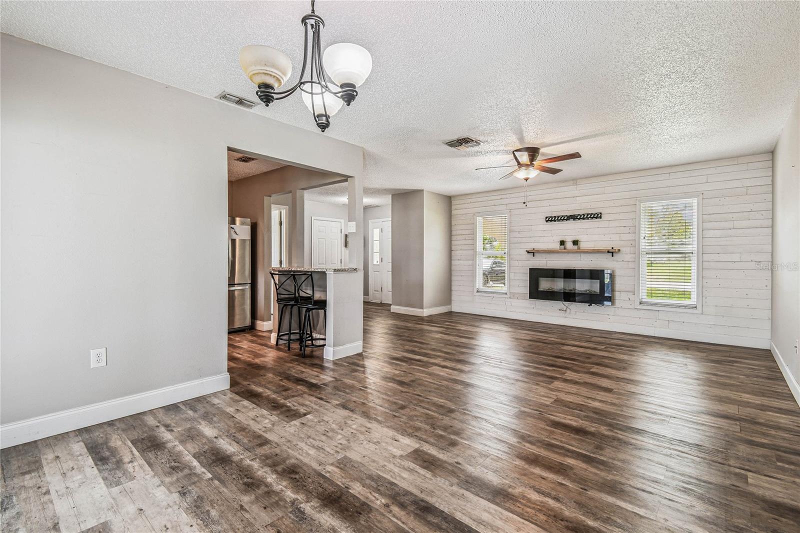 Image 15 of 43 For 11544 Linden Drive