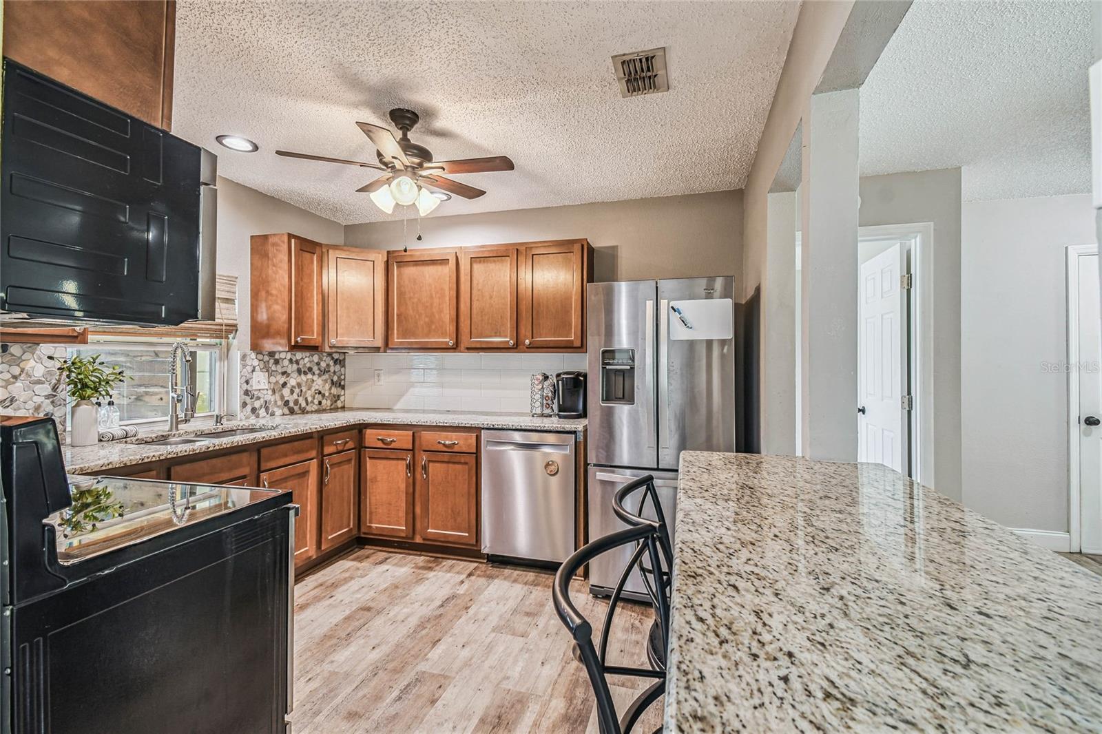 Image 17 of 43 For 11544 Linden Drive