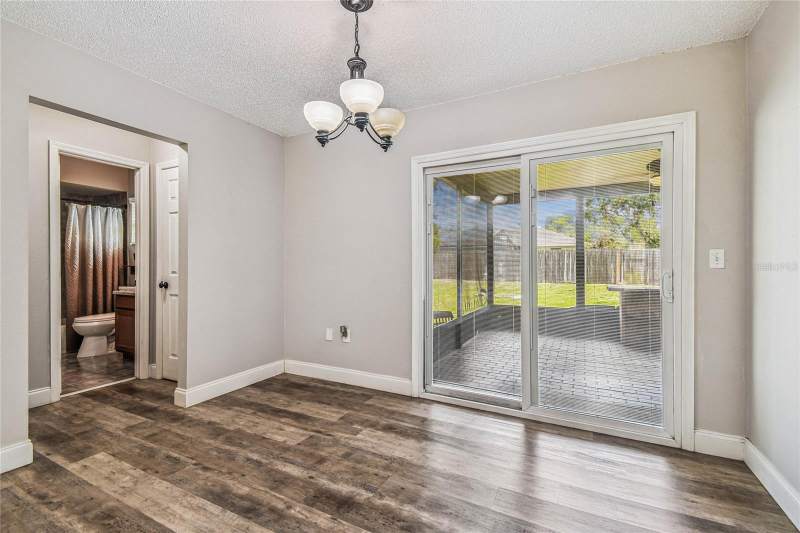 Image 19 of 43 For 11544 Linden Drive