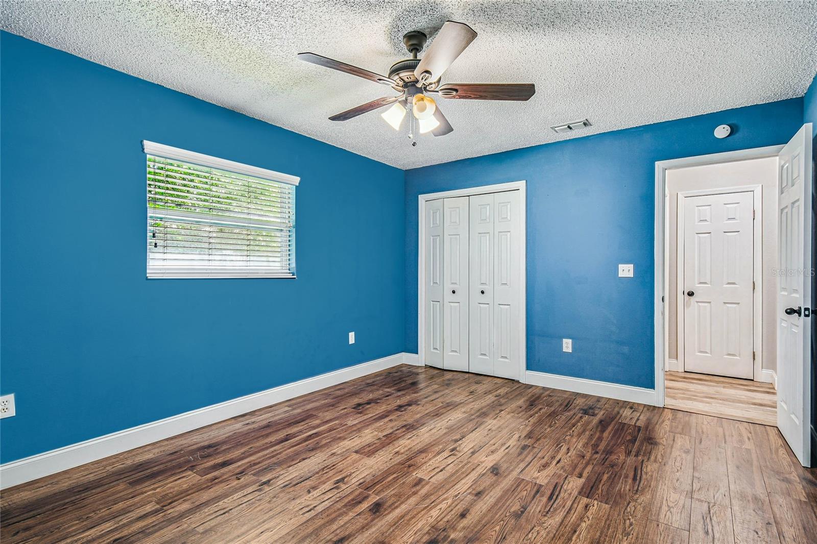 Image 32 of 43 For 11544 Linden Drive