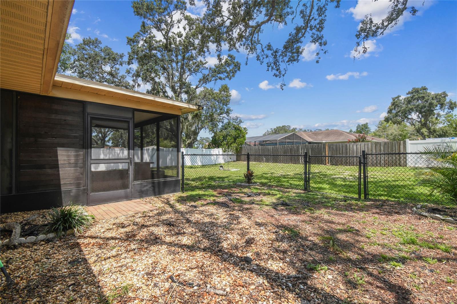 Image 37 of 43 For 11544 Linden Drive