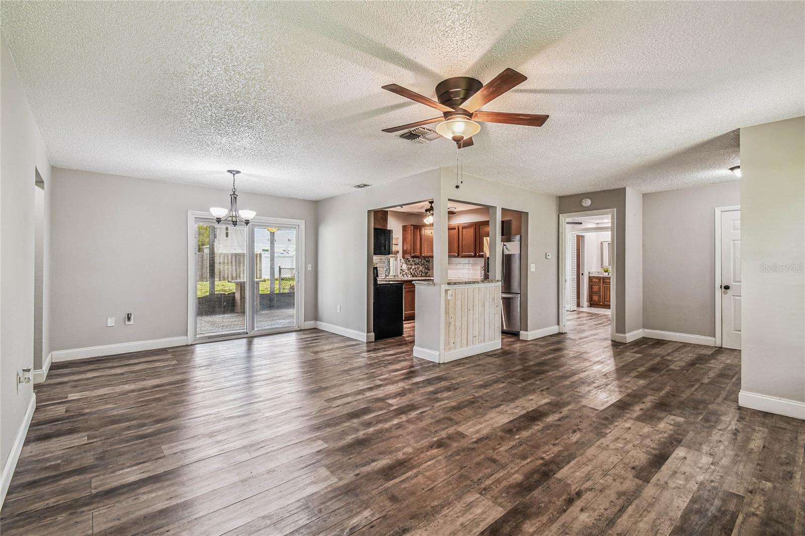 Image 4 of 43 For 11544 Linden Drive