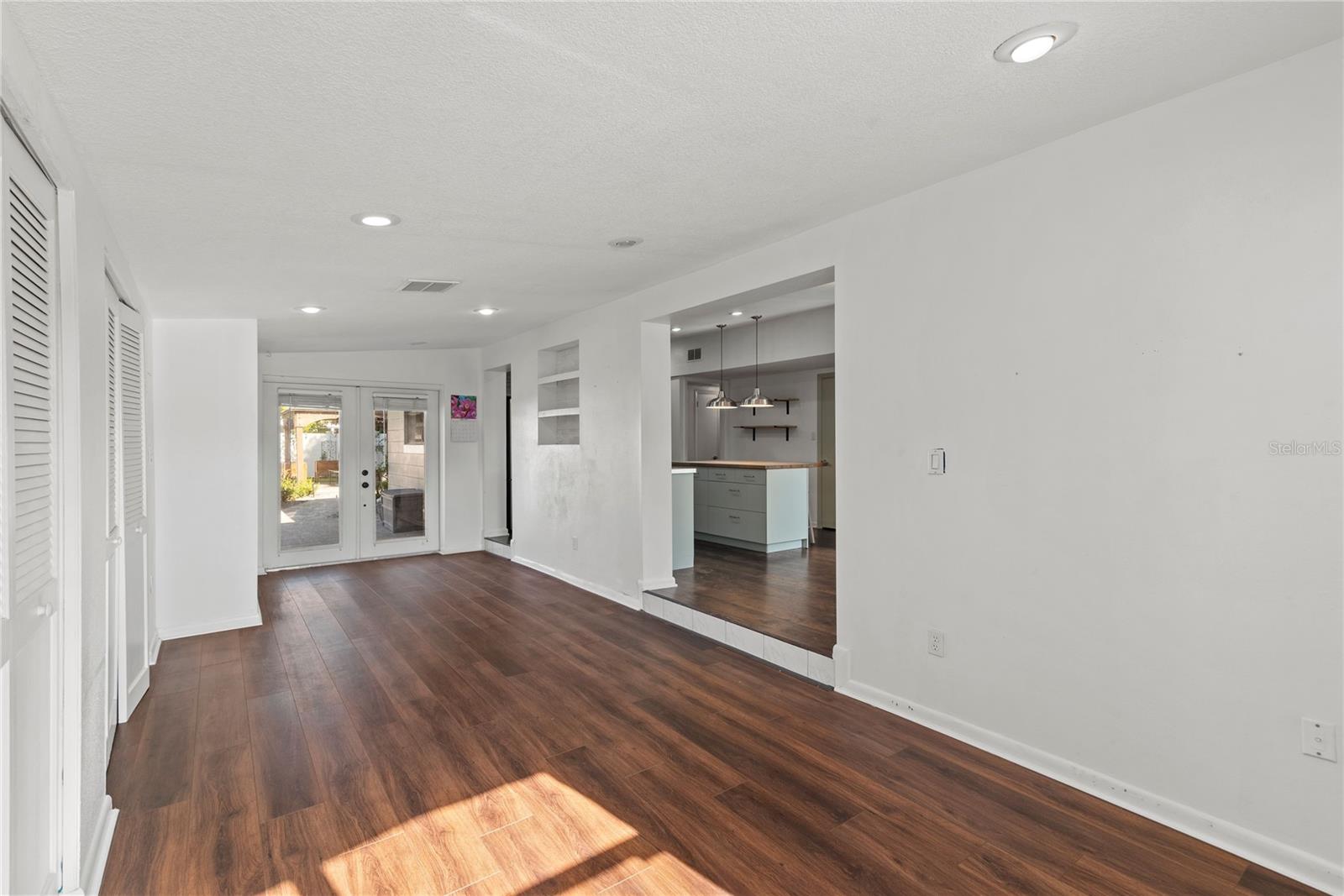 Image 16 of 22 For 2407 Lois Avenue