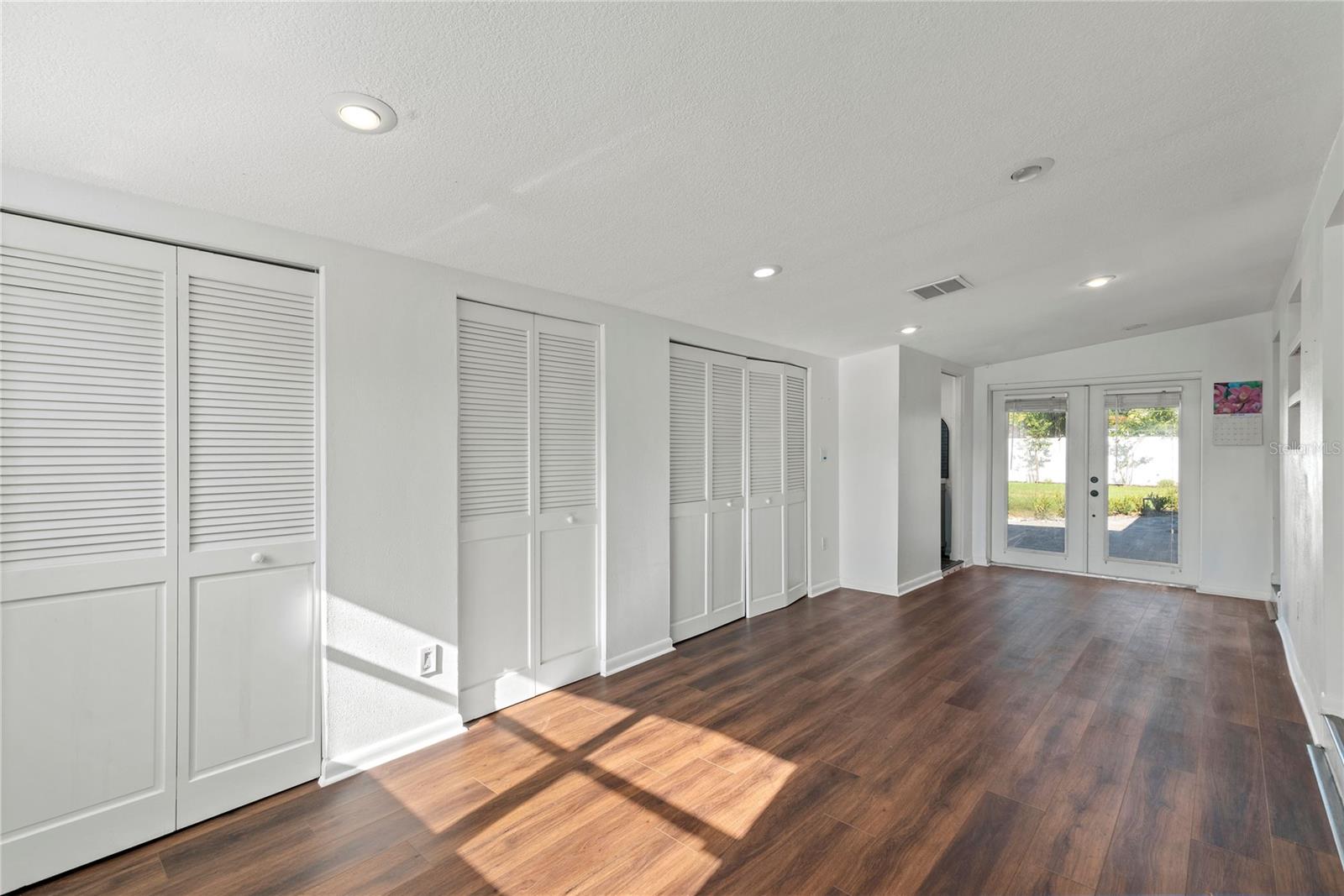 Image 17 of 22 For 2407 Lois Avenue