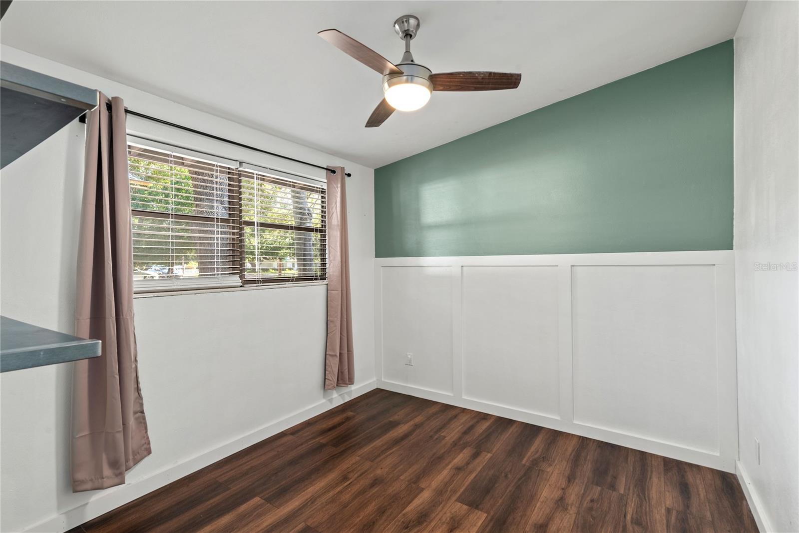 Image 26 of 27 For 2407 Lois Avenue