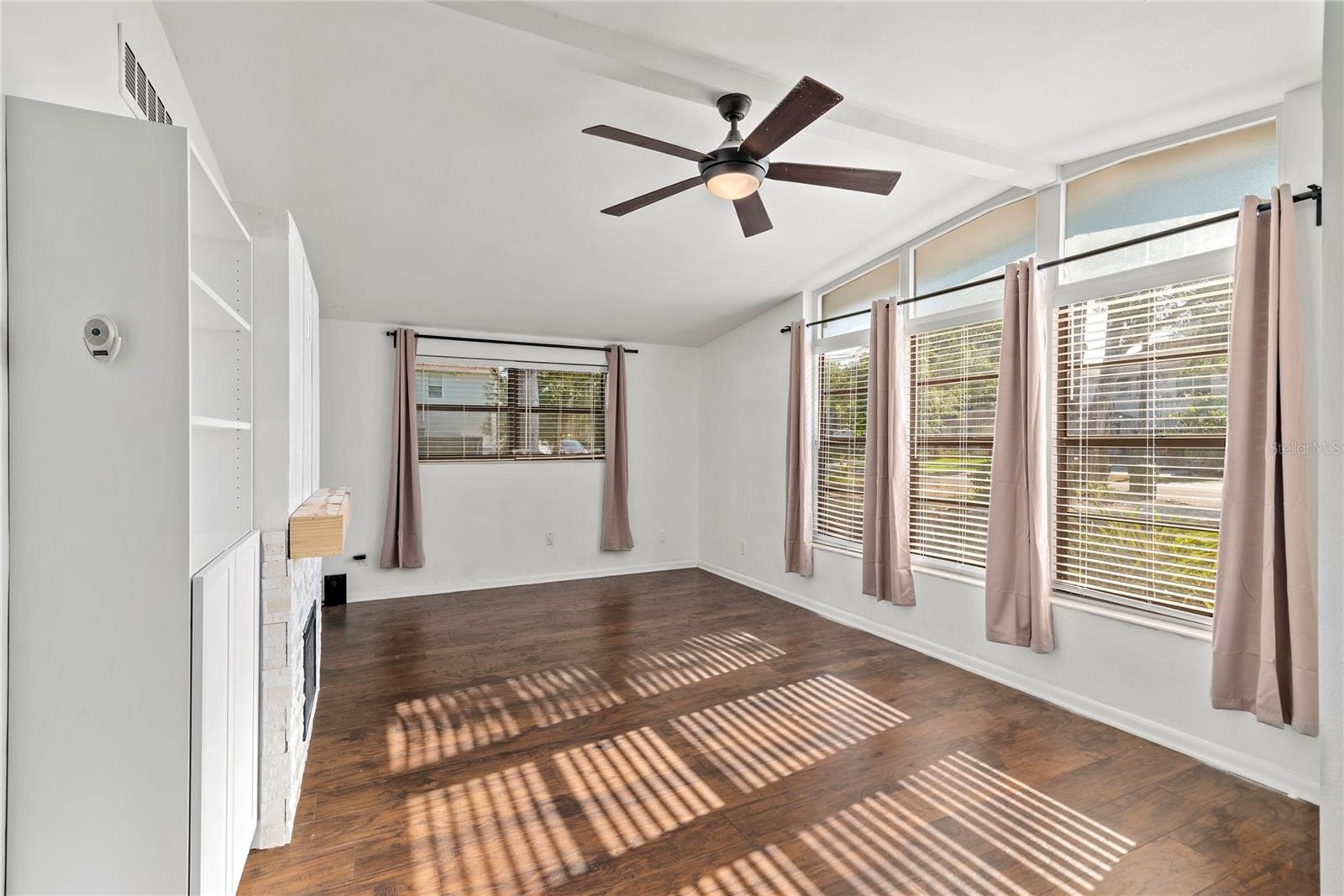 Image 3 of 22 For 2407 Lois Avenue