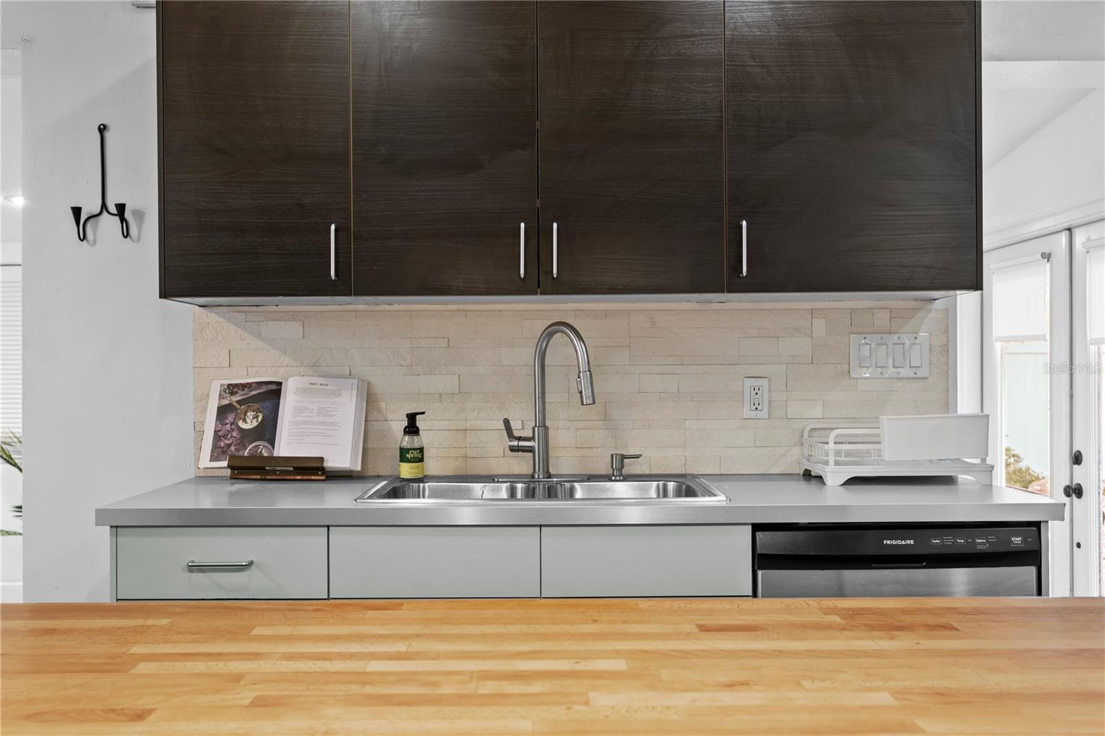 Image 30 of 53 For 2407 Lois Avenue