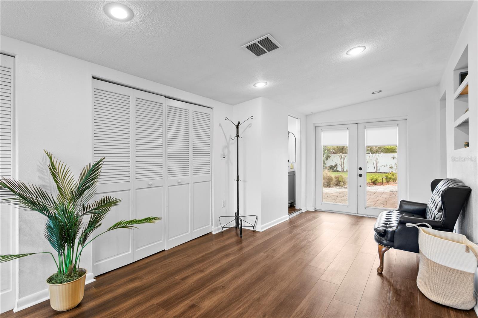 Image 42 of 53 For 2407 Lois Avenue