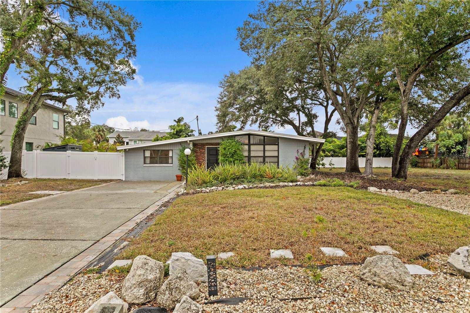 Image 49 of 53 For 2407 Lois Avenue