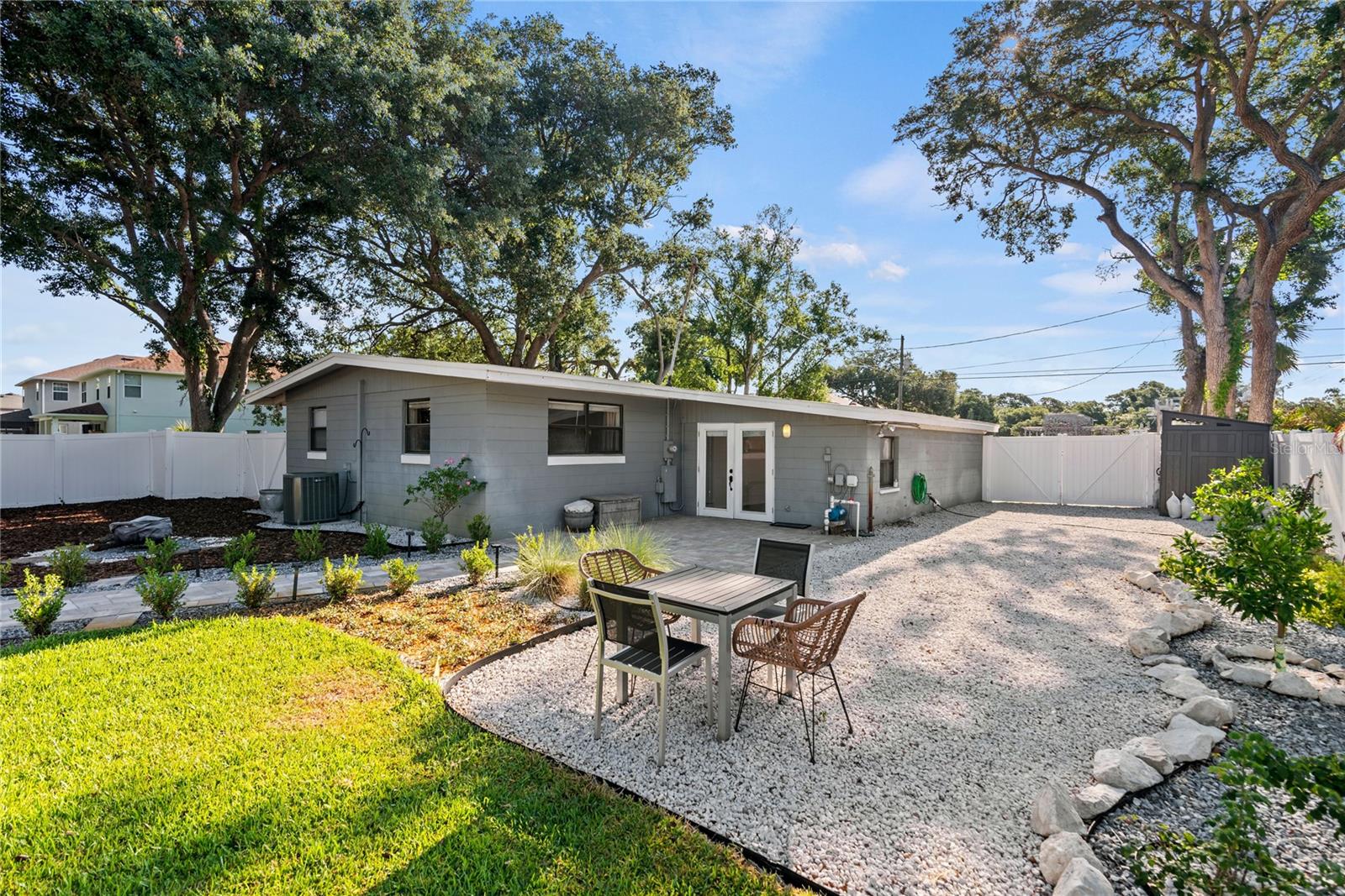 Image 9 of 22 For 2407 Lois Avenue