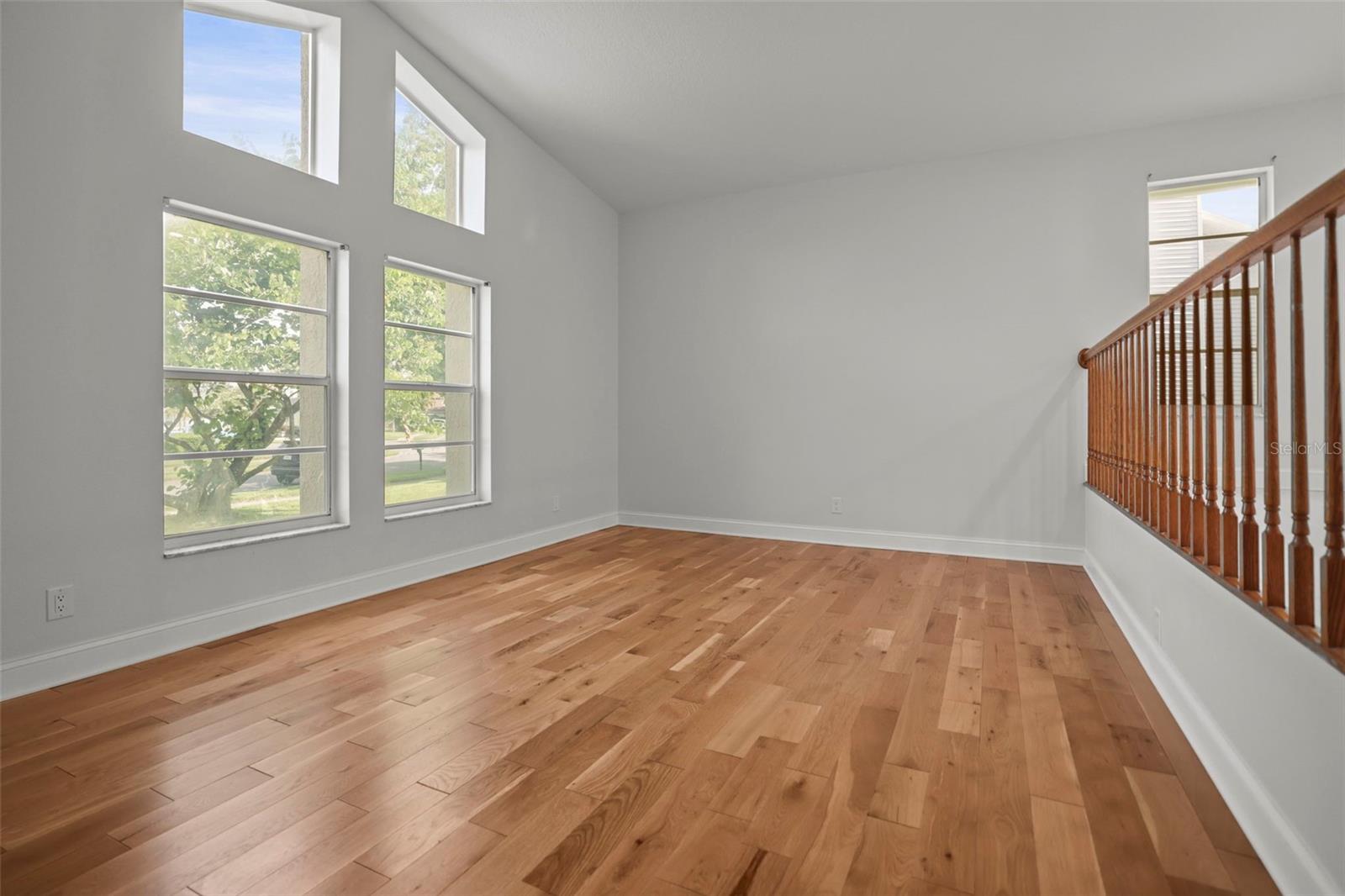 Image 11 of 51 For 957 Weathersfield Drive