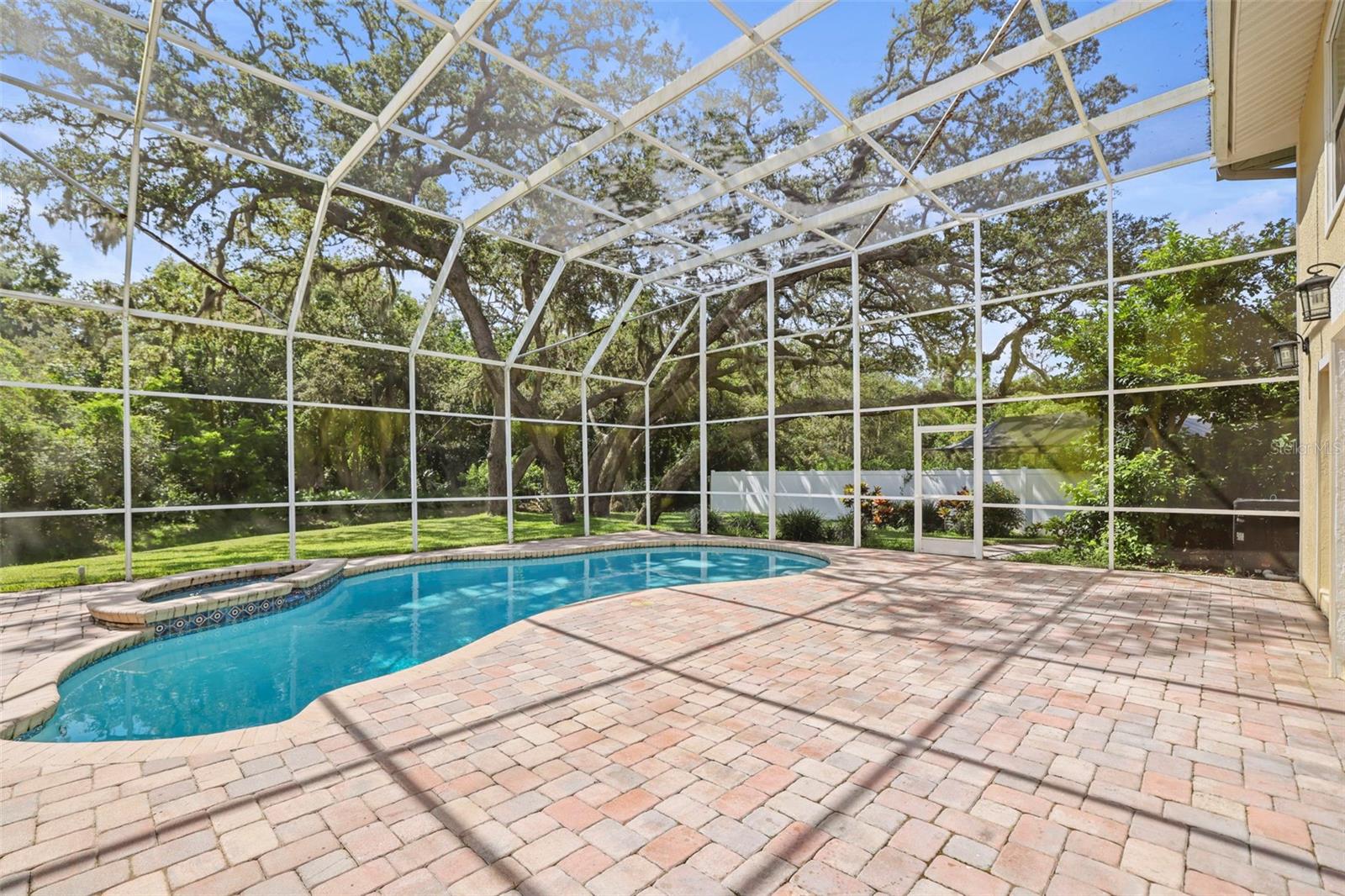 Image 12 of 51 For 957 Weathersfield Drive