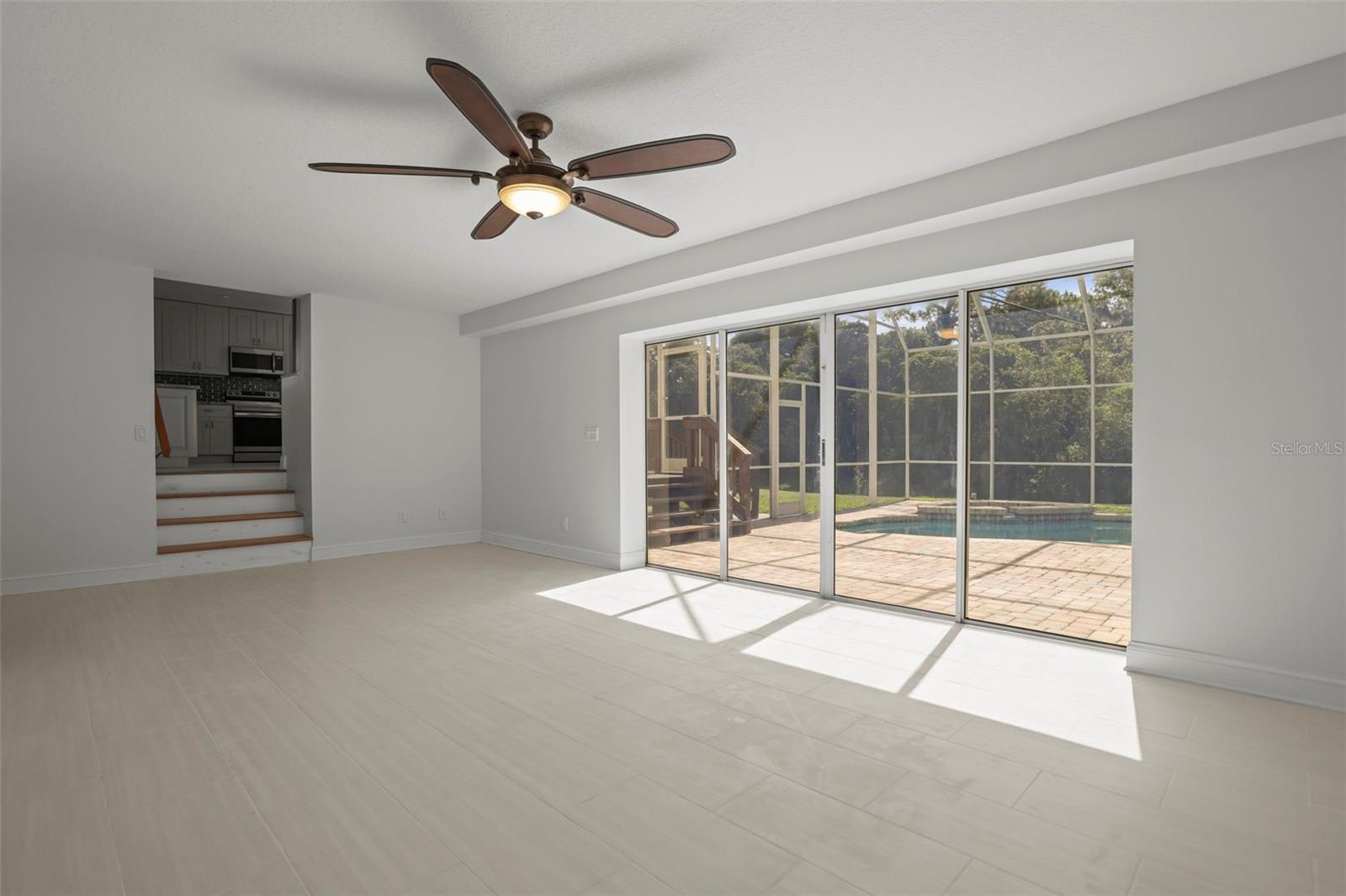 Image 14 of 51 For 957 Weathersfield Drive