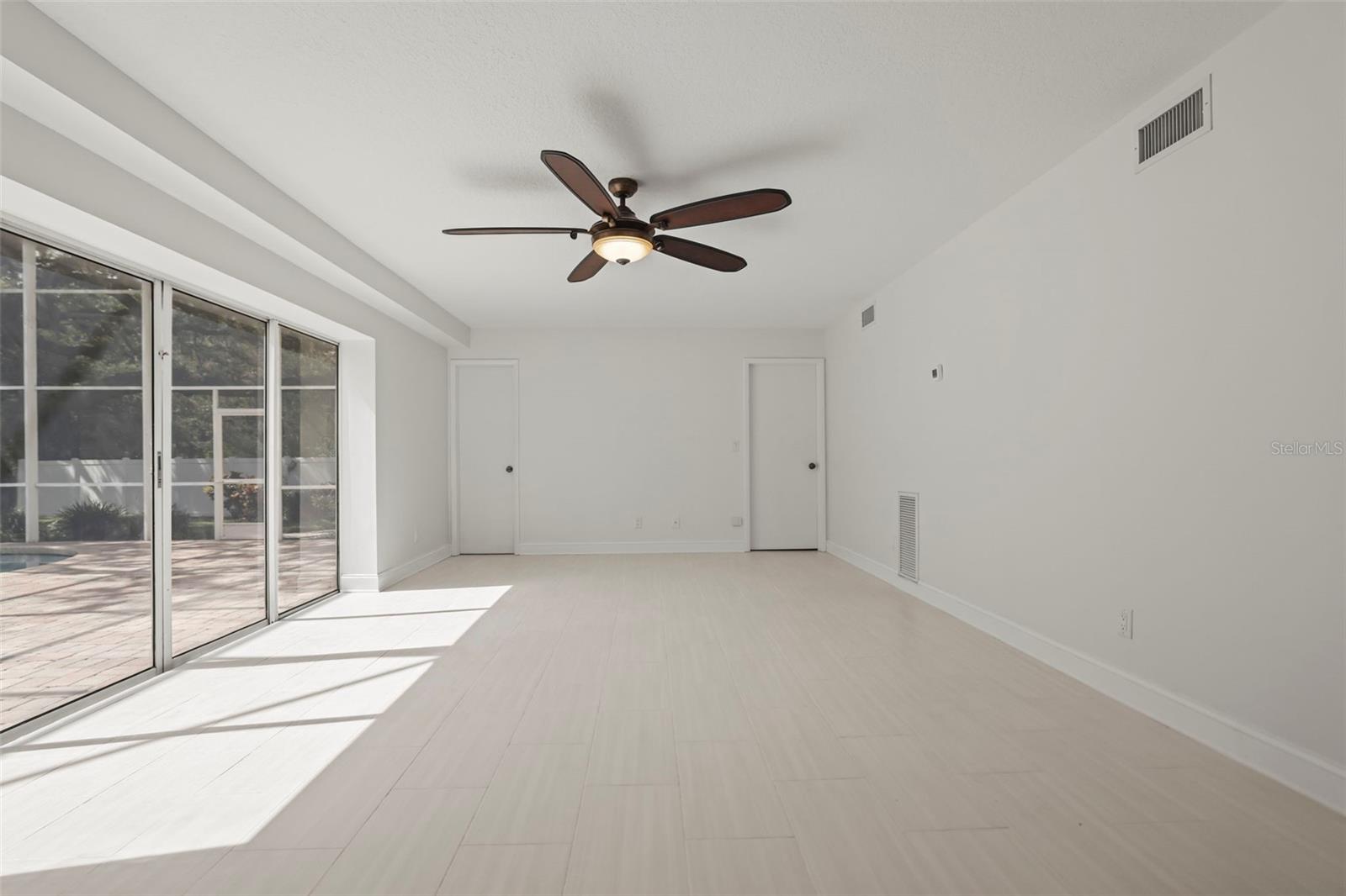 Image 15 of 51 For 957 Weathersfield Drive
