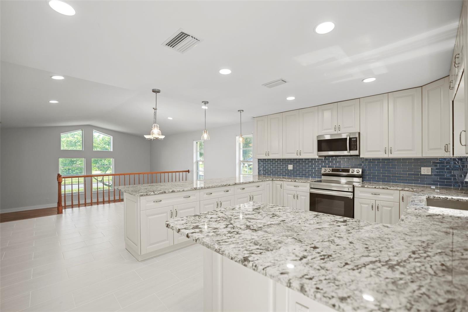 Image 18 of 51 For 957 Weathersfield Drive