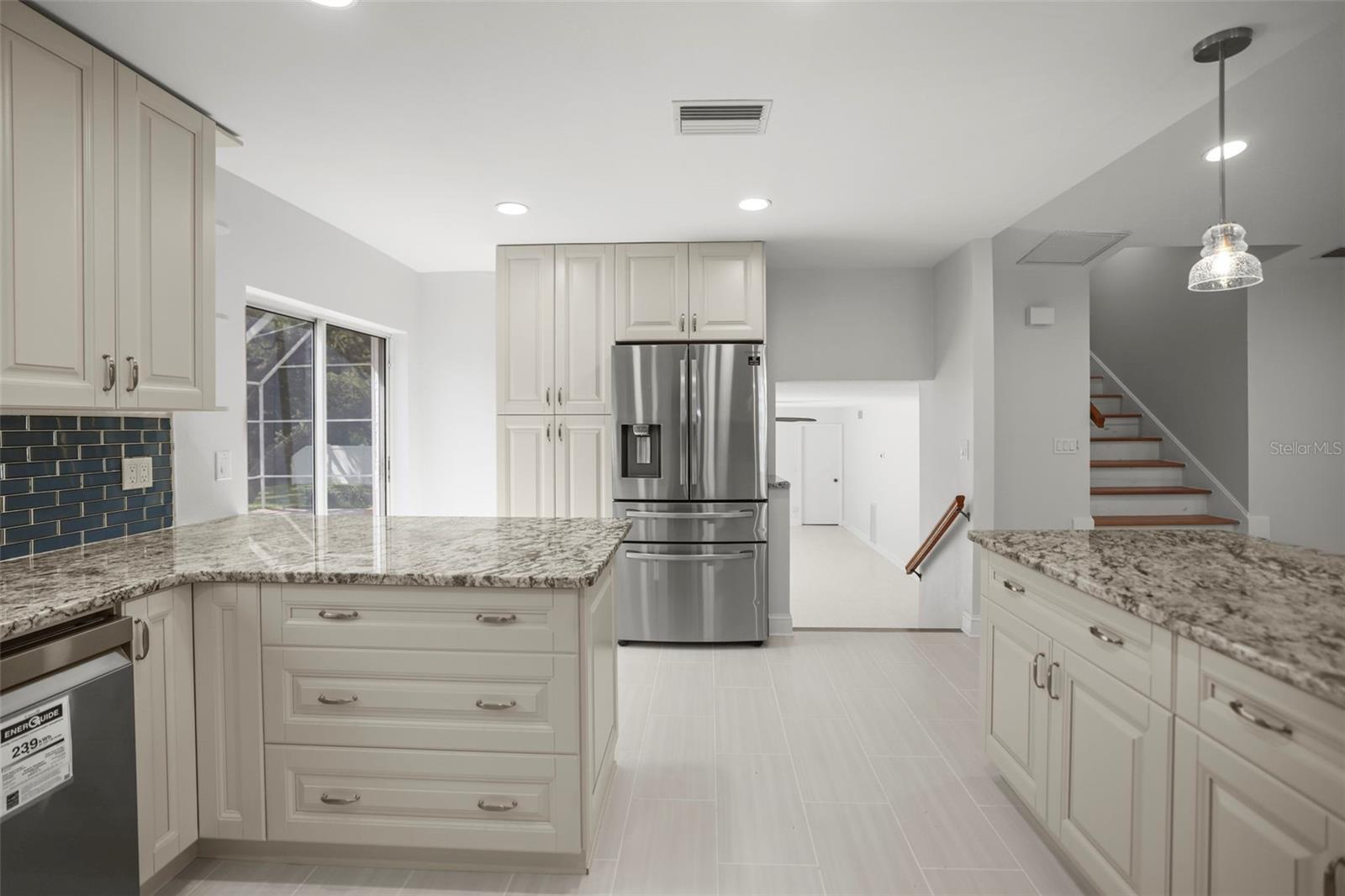 Image 20 of 51 For 957 Weathersfield Drive