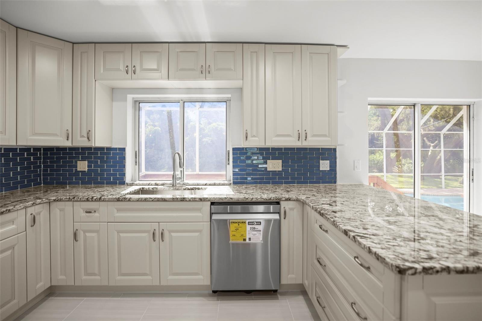Image 21 of 51 For 957 Weathersfield Drive
