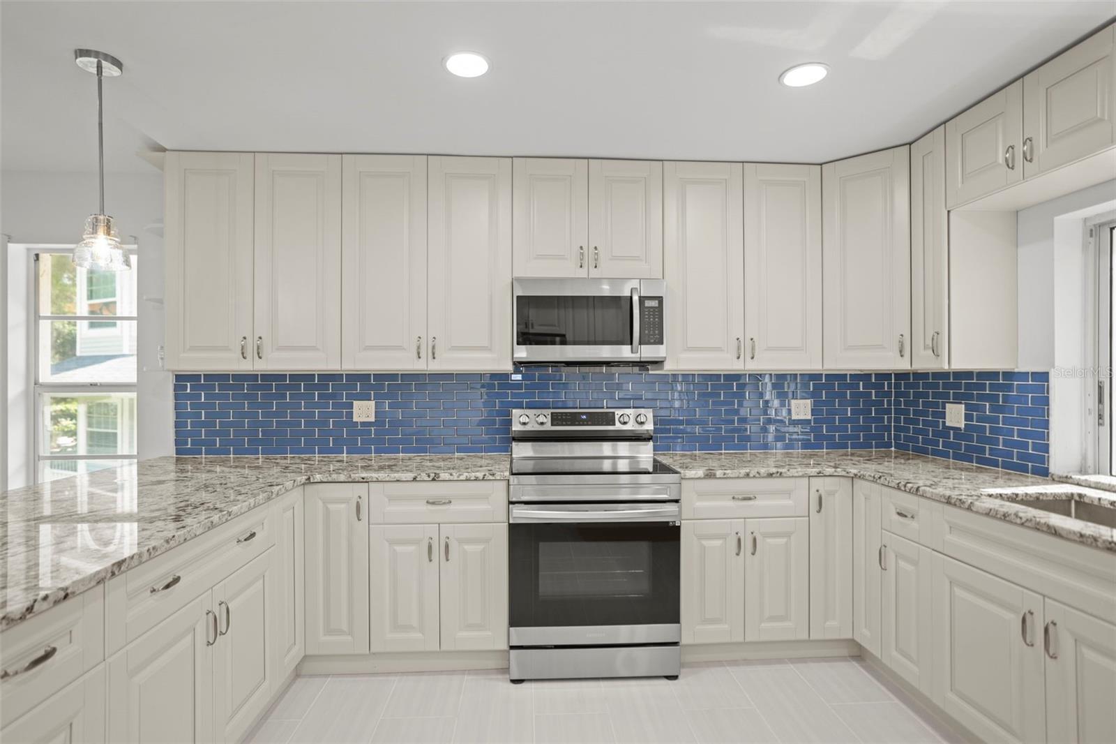 Image 22 of 51 For 957 Weathersfield Drive