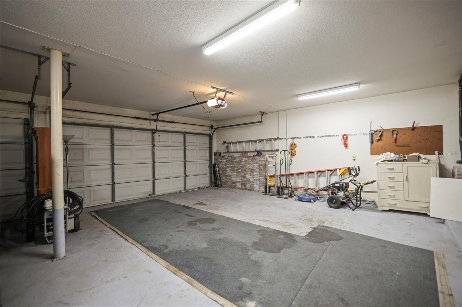 Image 26 of 51 For 957 Weathersfield Drive