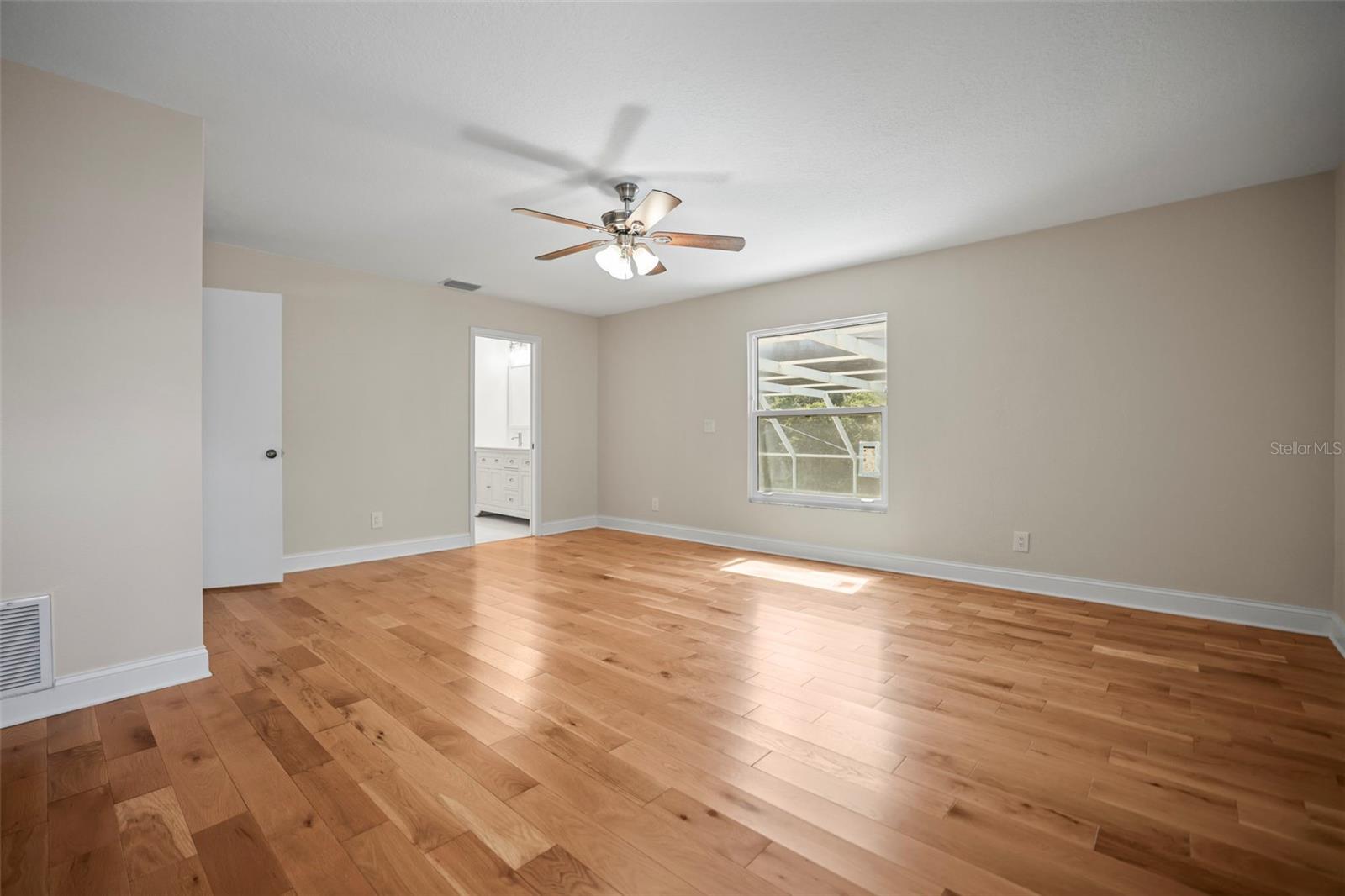 Image 28 of 51 For 957 Weathersfield Drive