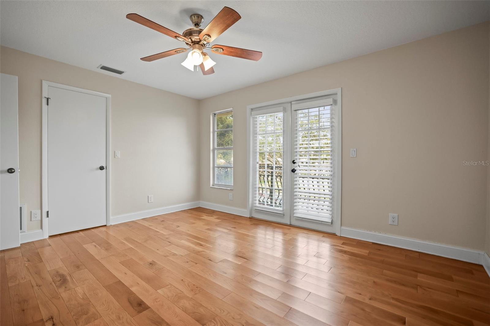 Image 29 of 51 For 957 Weathersfield Drive