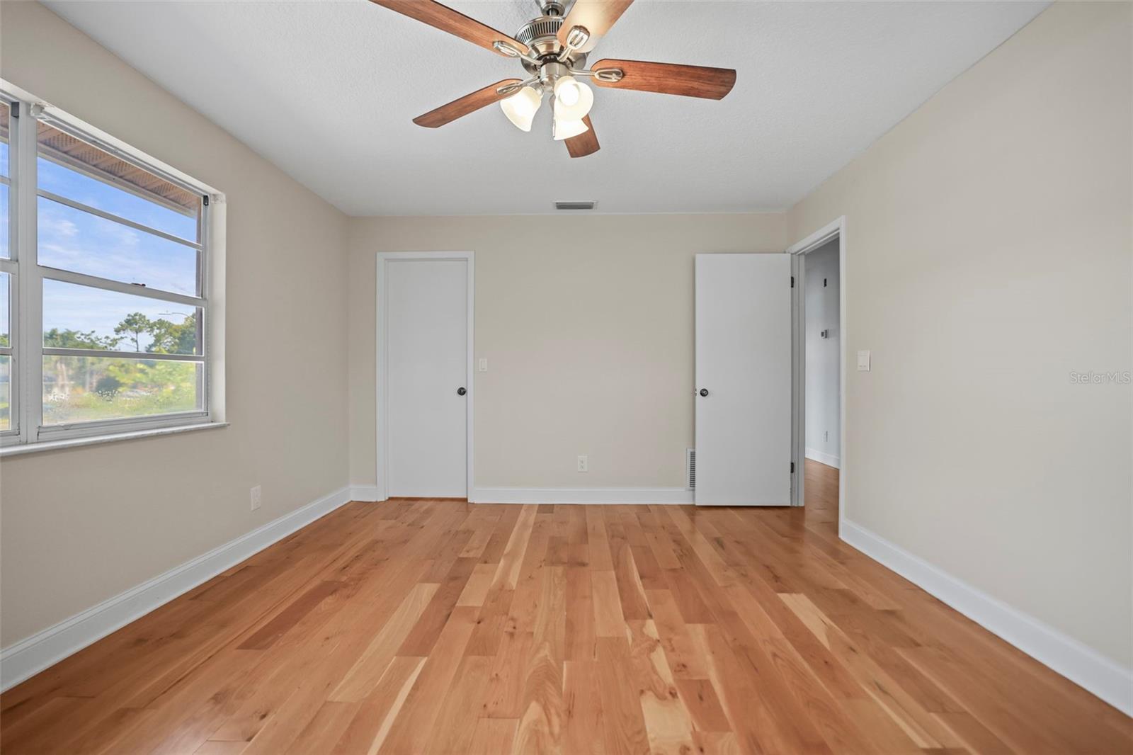 Image 30 of 51 For 957 Weathersfield Drive