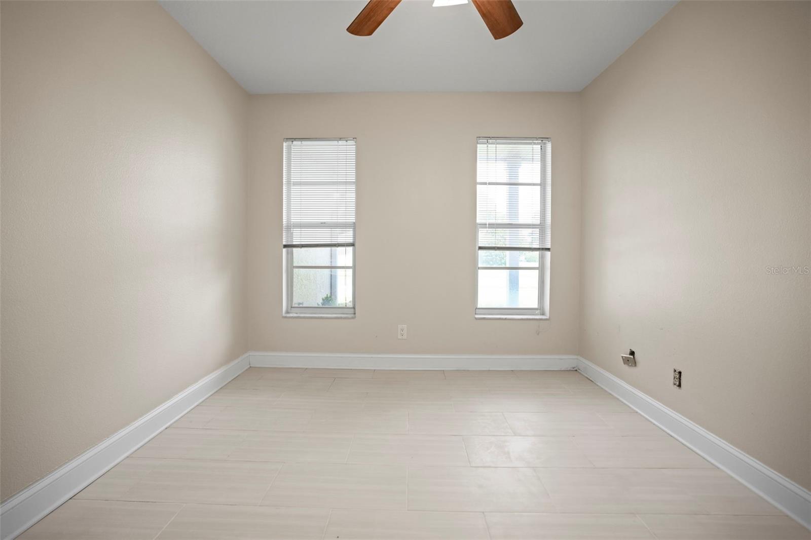 Image 35 of 51 For 957 Weathersfield Drive