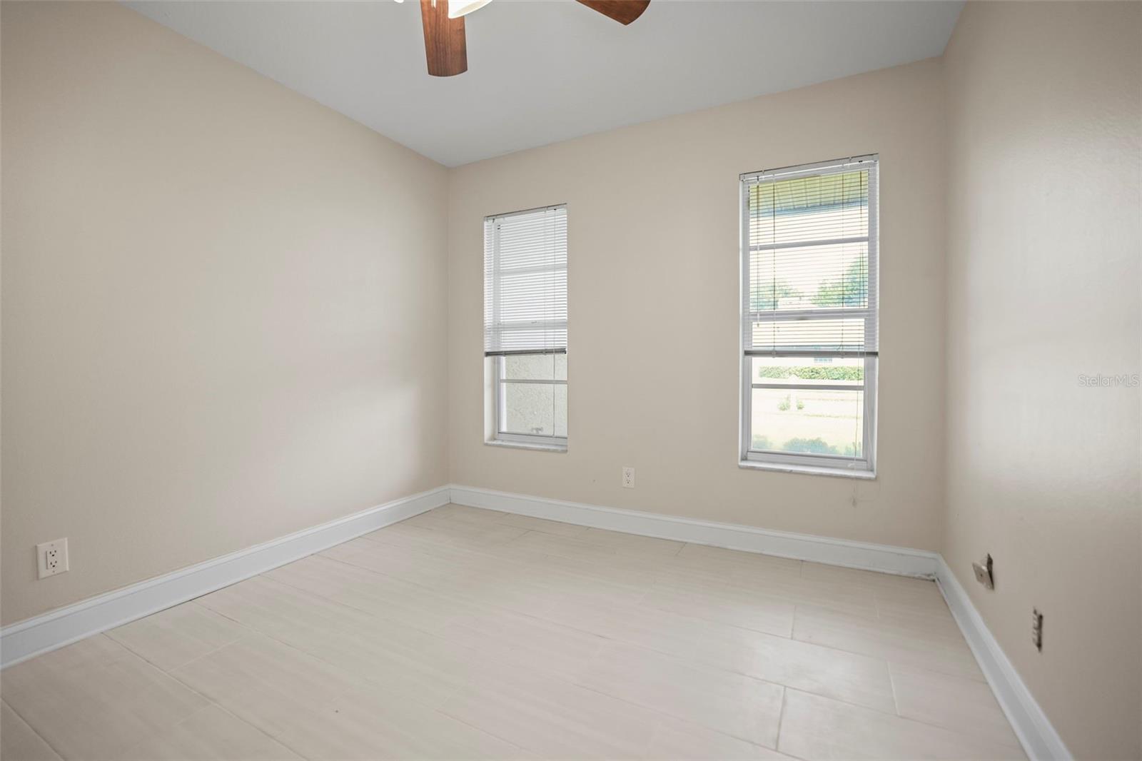 Image 36 of 51 For 957 Weathersfield Drive