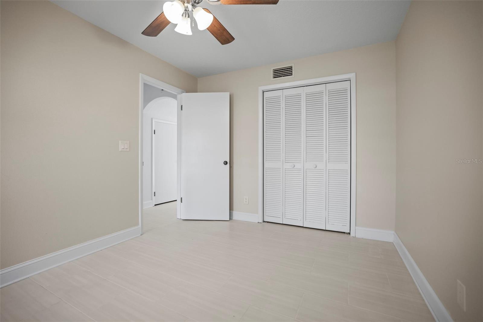 Image 37 of 51 For 957 Weathersfield Drive