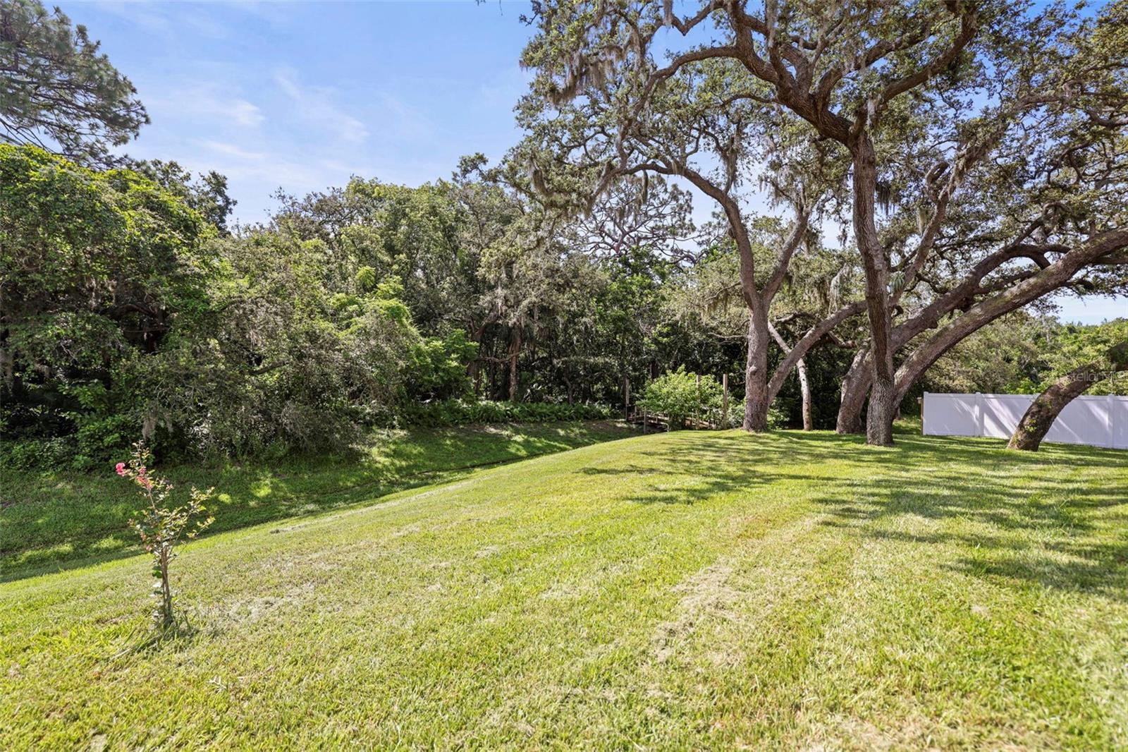 Image 42 of 51 For 957 Weathersfield Drive