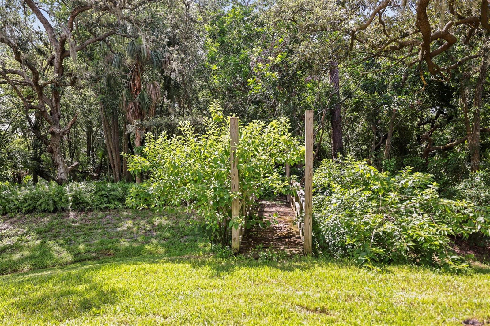 Image 43 of 51 For 957 Weathersfield Drive