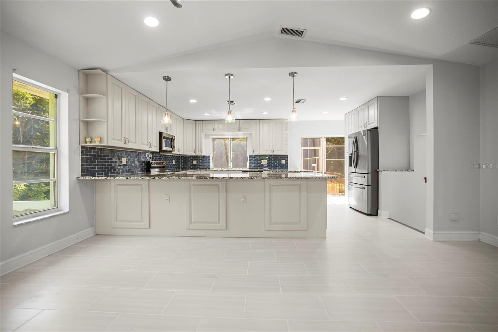 Image 5 of 51 For 957 Weathersfield Drive
