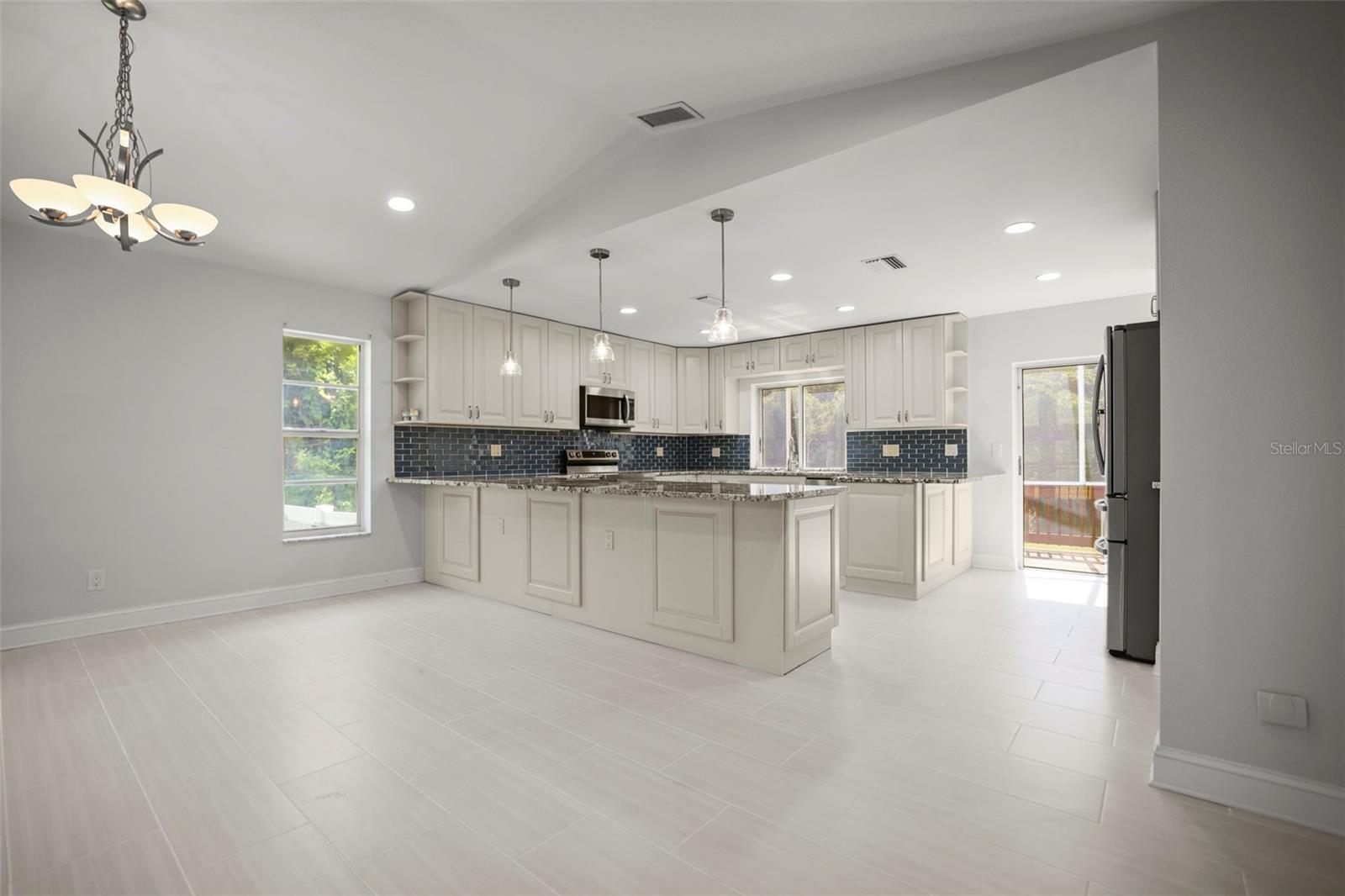 Image 6 of 51 For 957 Weathersfield Drive