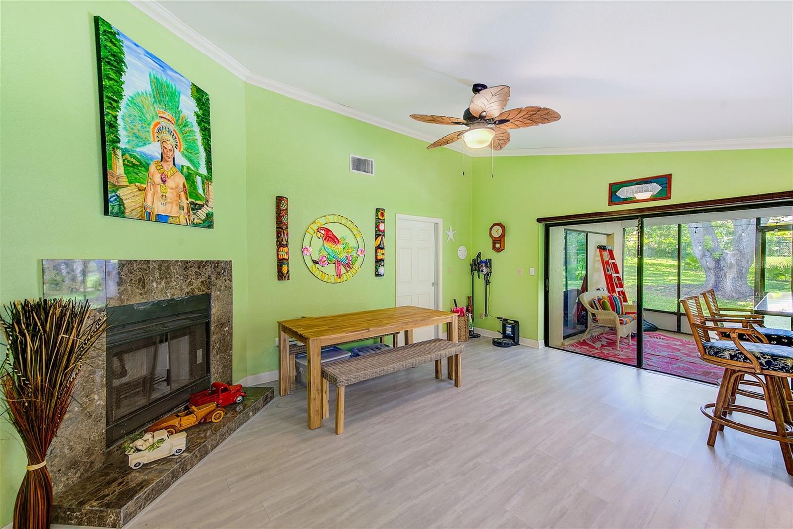 Listing photo id 9 for 3104 Hillside Lane