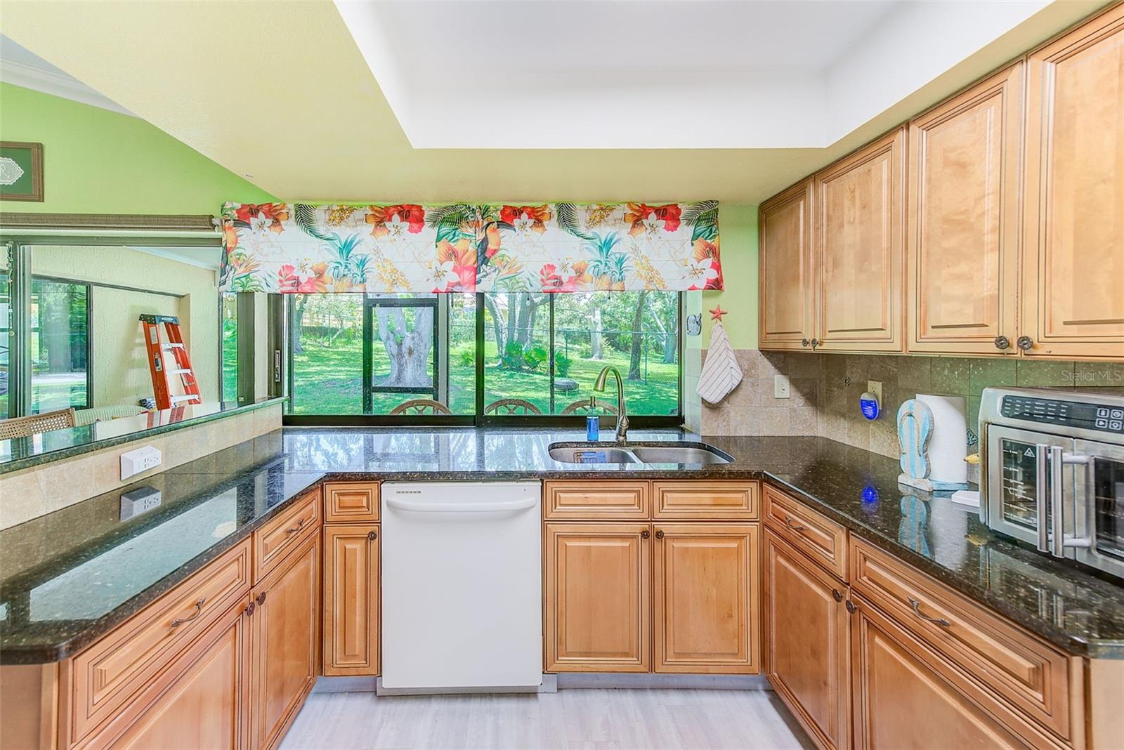 Listing photo id 15 for 3104 Hillside Lane
