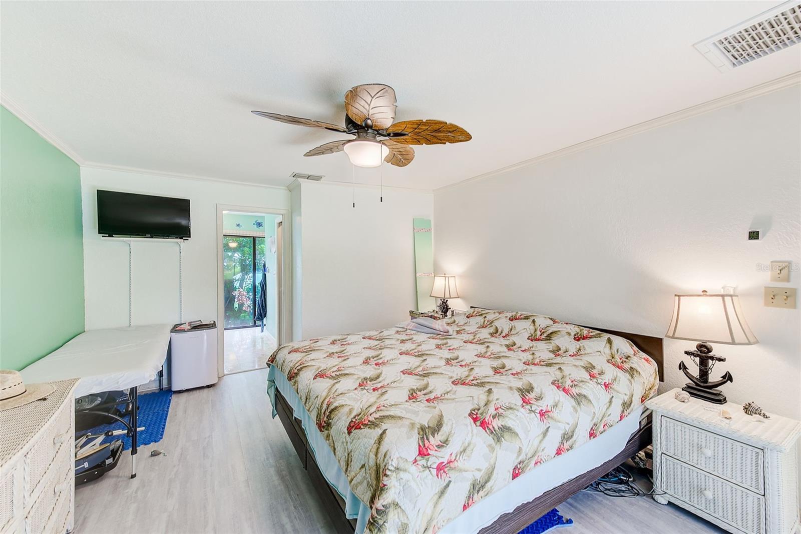 Listing photo id 17 for 3104 Hillside Lane