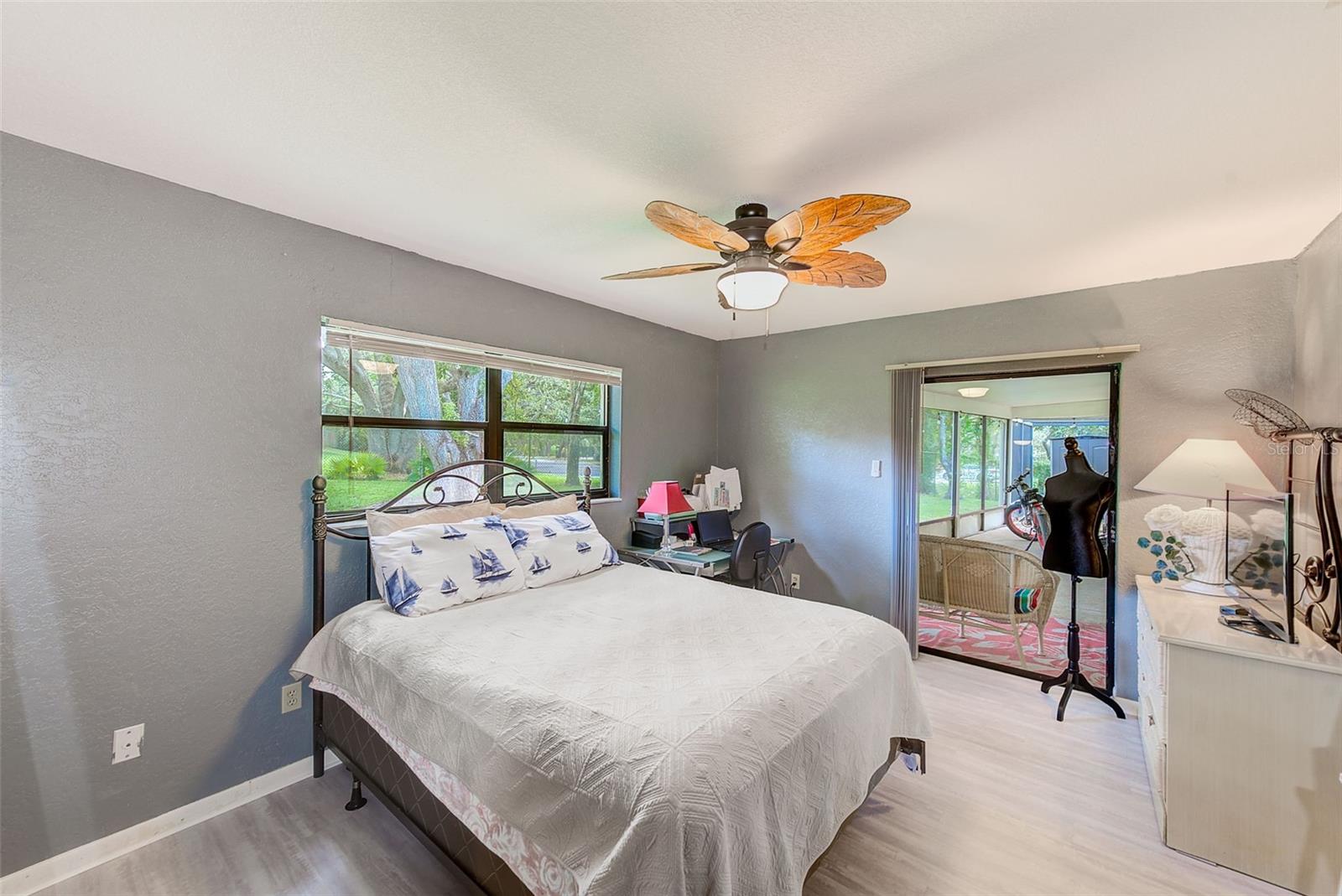 Listing photo id 25 for 3104 Hillside Lane