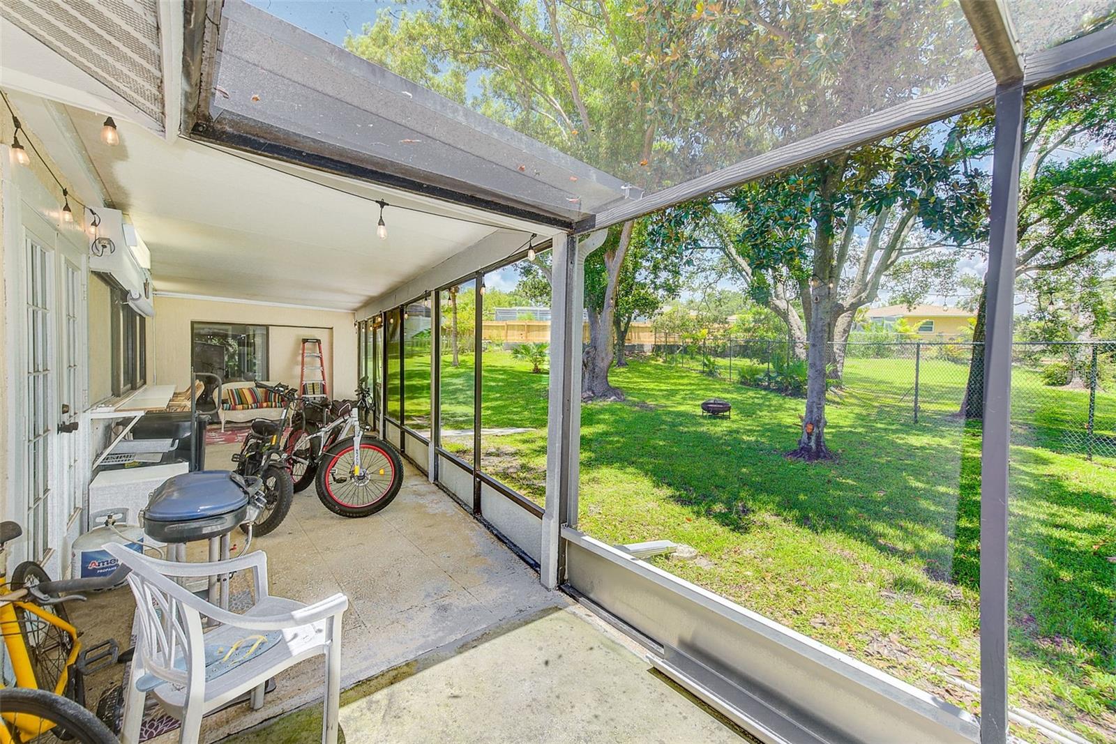 Listing photo id 32 for 3104 Hillside Lane