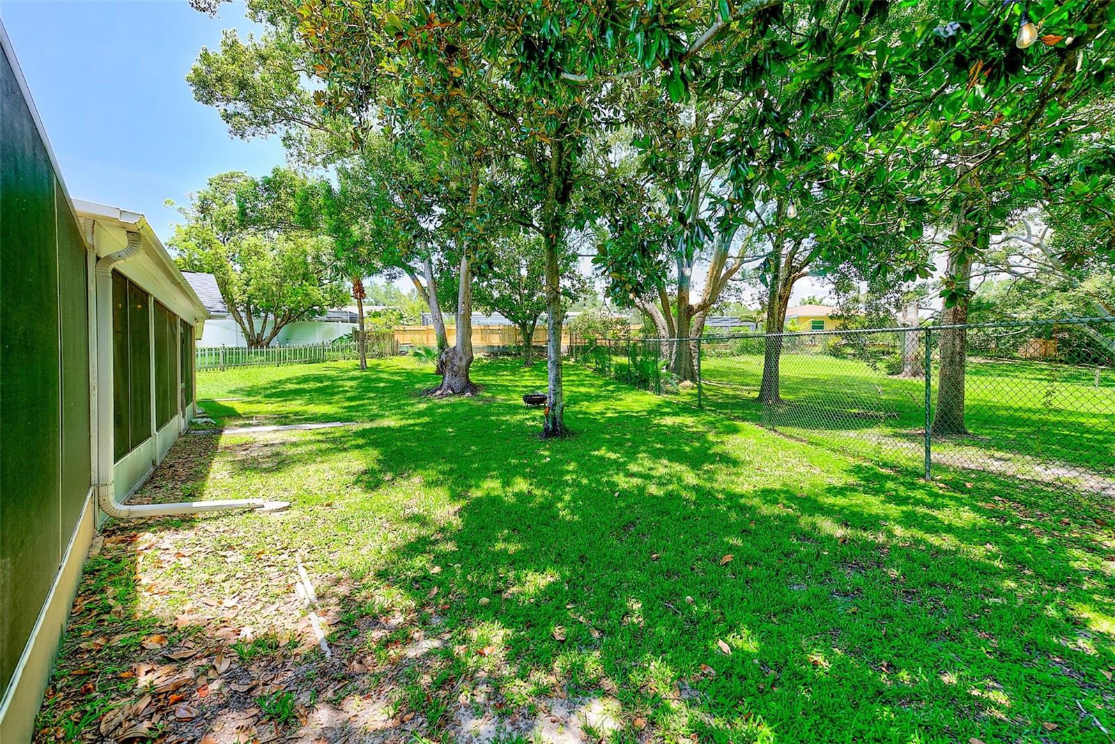 Listing photo id 33 for 3104 Hillside Lane