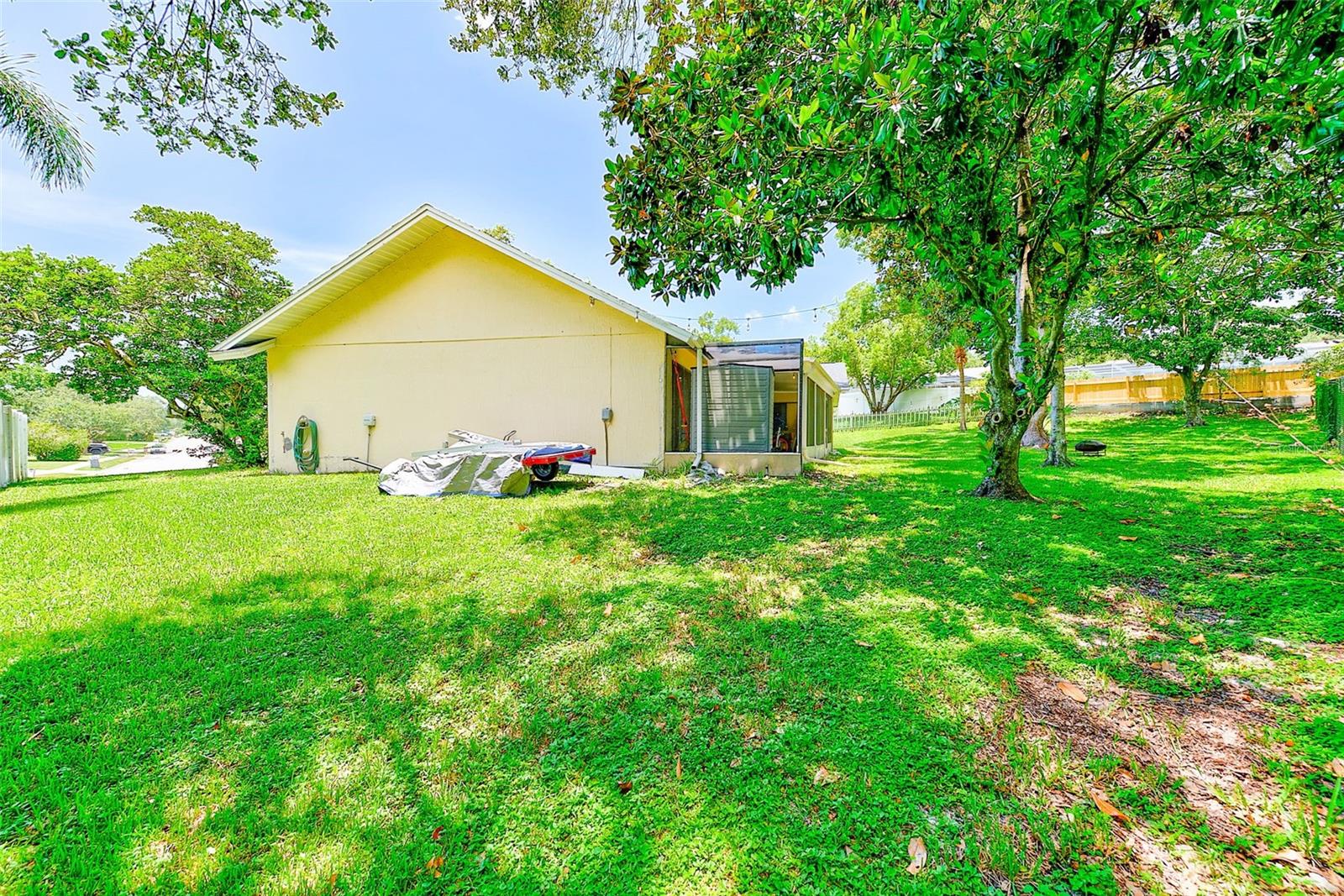 Listing photo id 34 for 3104 Hillside Lane