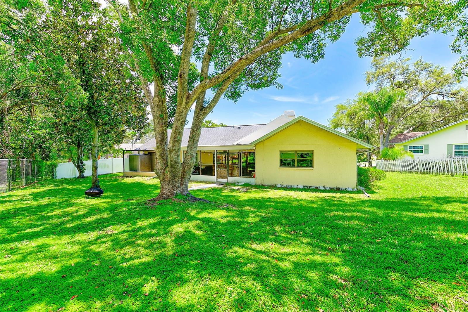 Listing photo id 36 for 3104 Hillside Lane