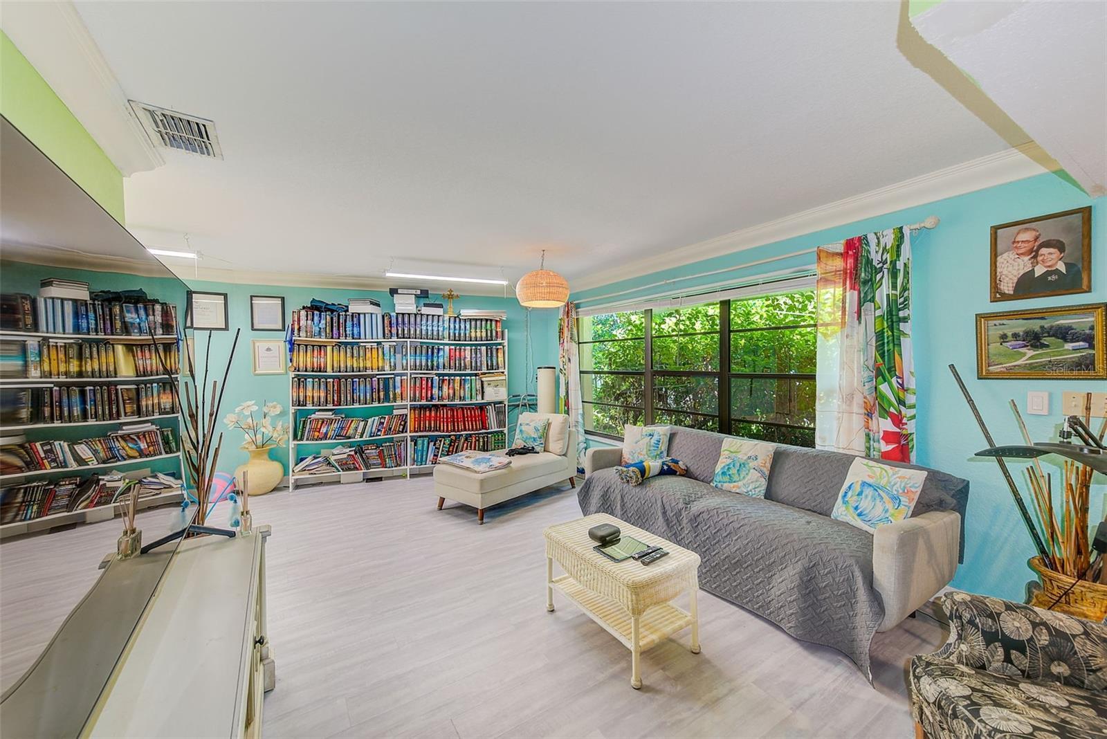 Listing photo id 2 for 3104 Hillside Lane
