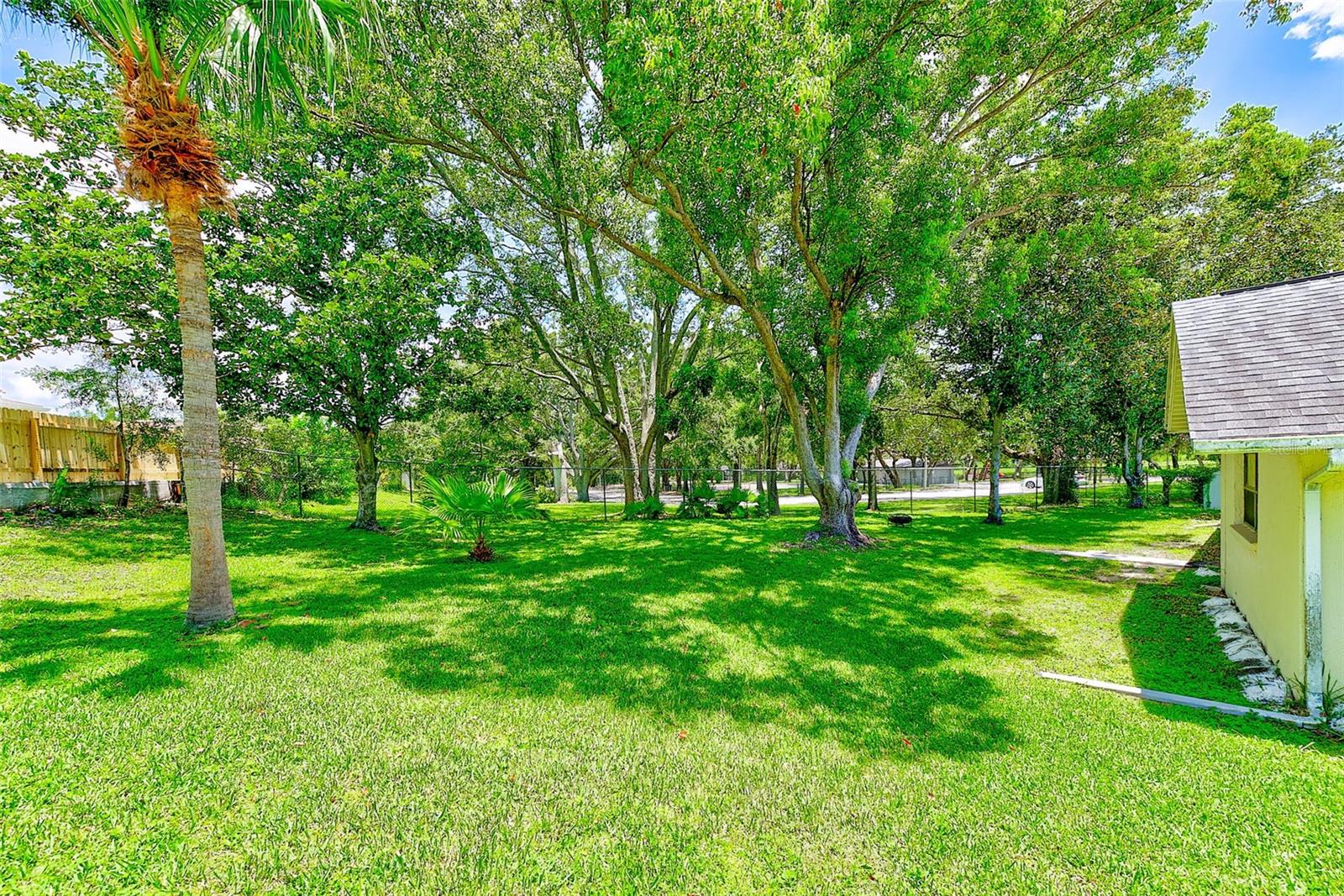 Listing photo id 38 for 3104 Hillside Lane