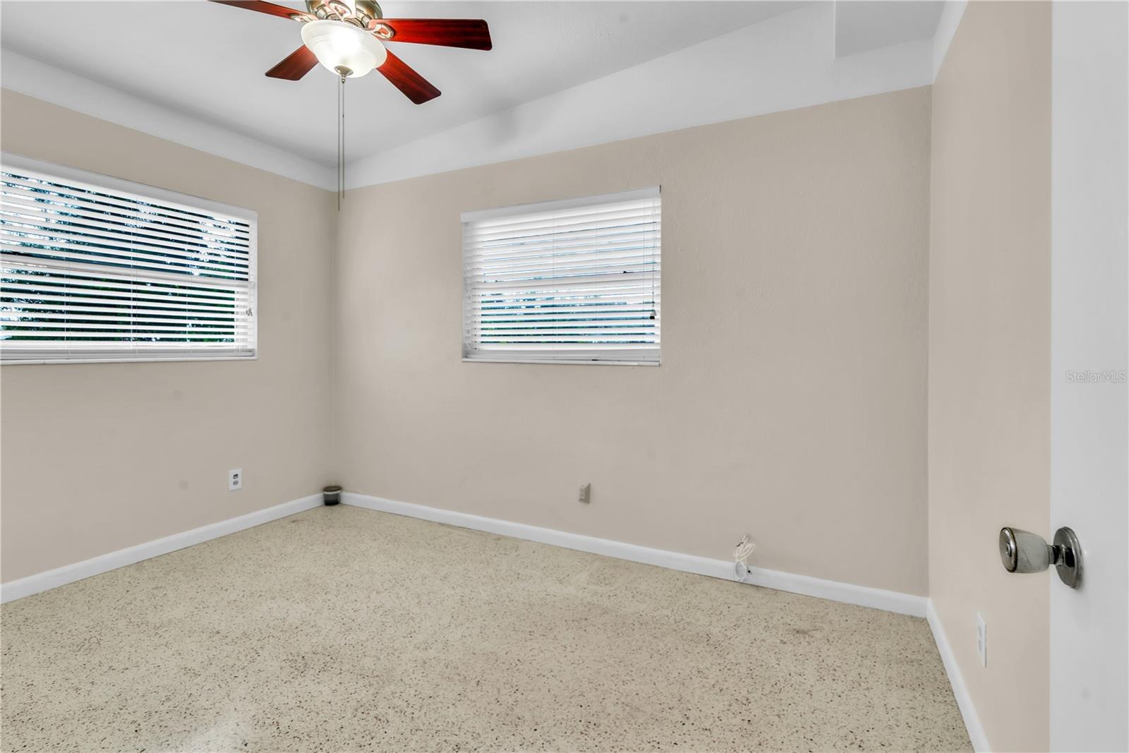 Image 14 of 28 For 6242 56th Avenue N