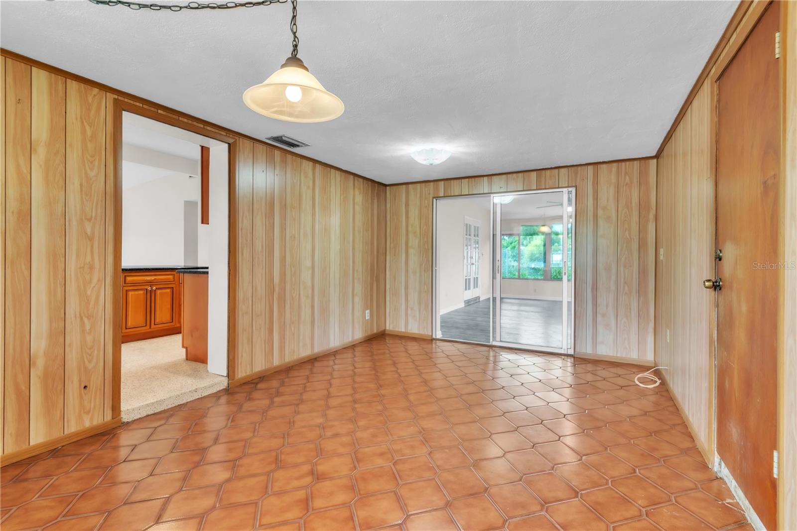 Image 19 of 28 For 6242 56th Avenue N